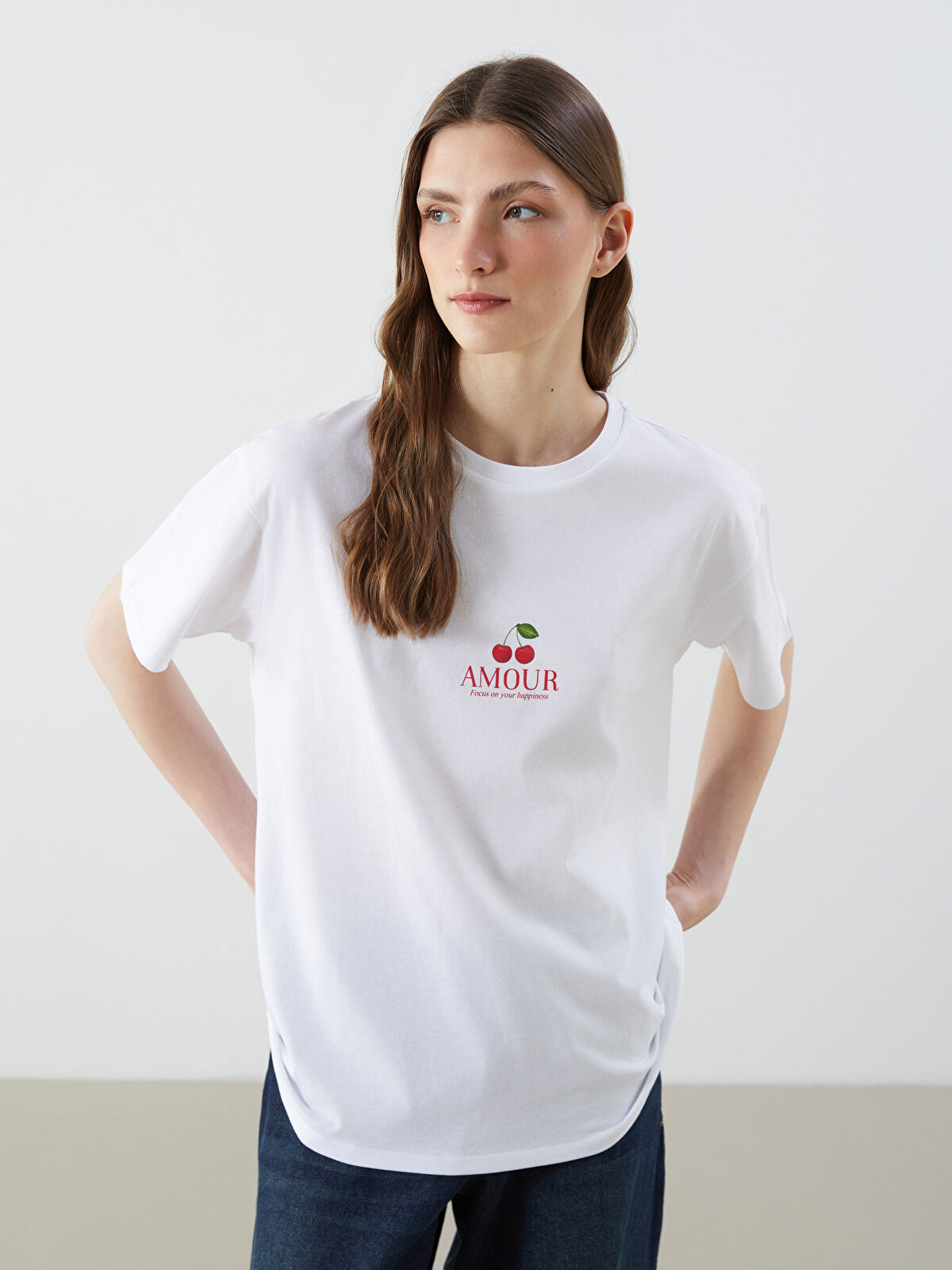 LCW Vision Beyaz Bisiklet Yaka Kiraz Baskılı Kadın Tişört