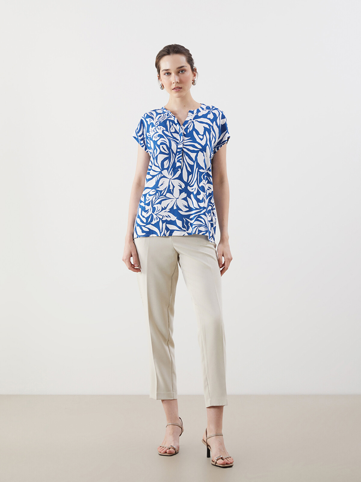 LCWAIKIKI Classic Notch Neck Floral Women's Blouse - S5GK06Z8-LQQ