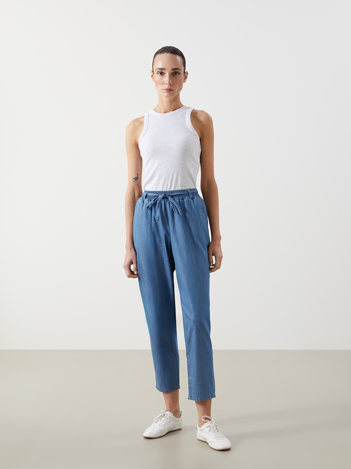LCW Grace Mavi Beli Lastikli Straight Fit Kadın Jean Pantolon