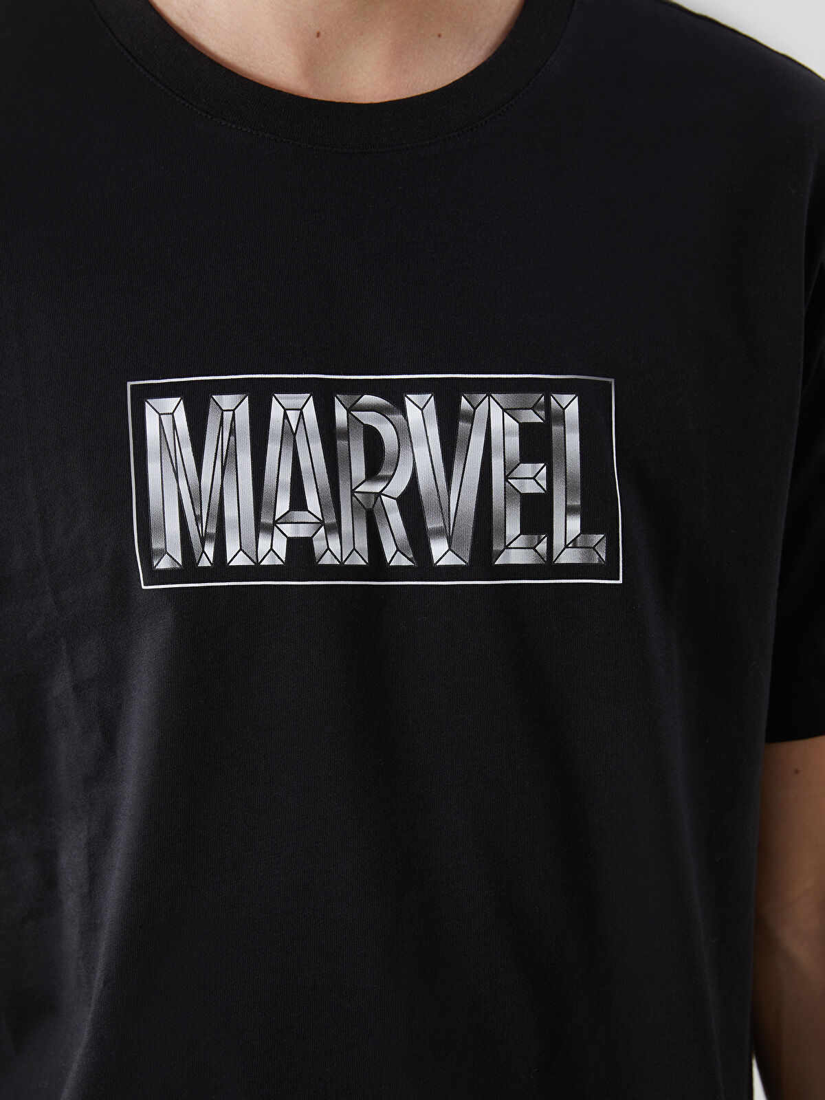 Siyah Bisiklet Yaka Marvel Baskılı Penye Erkek Tişört Siyah Bisiklet Yaka Marvel Baskılı Penye Erkek Tişört