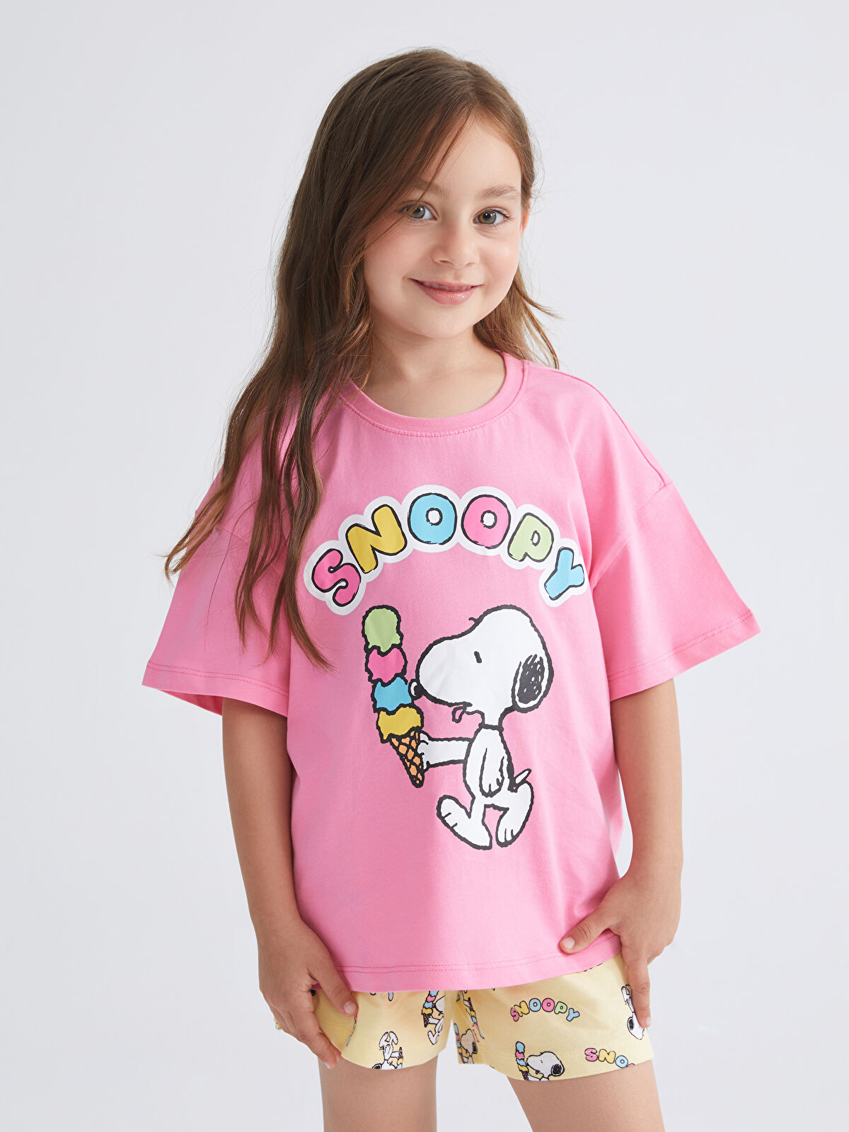 すぬぴ LCW Kids Pembe Bisiklet Yaka Snoopy Baskılı Kız Çocuk Şortlu