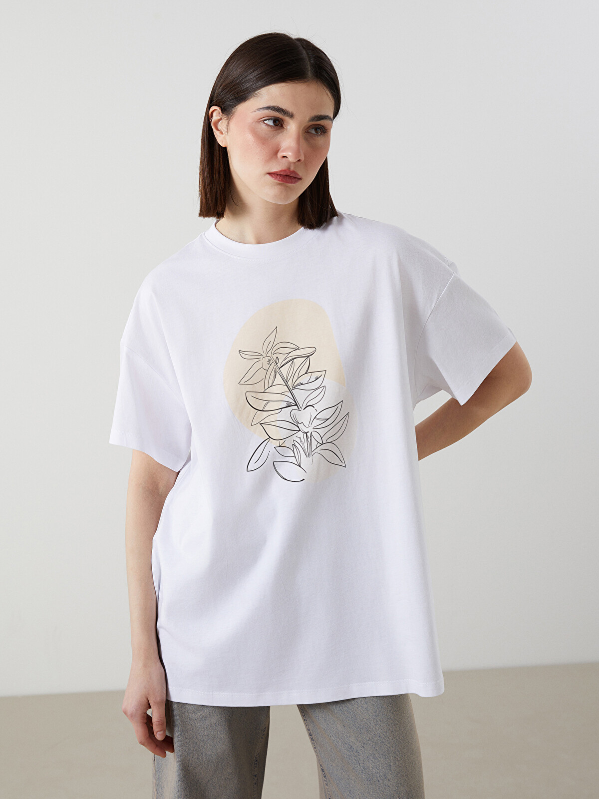 LCWAIKIKI Classic Bisiklet Yaka Çiçekli Oversize Kadın Tişört
