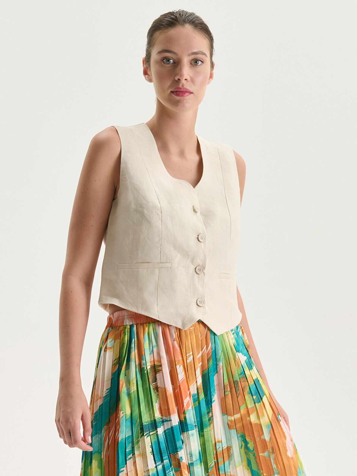 LCWAIKIKI Classic V Neck 100% Linen Women's Classic Vest