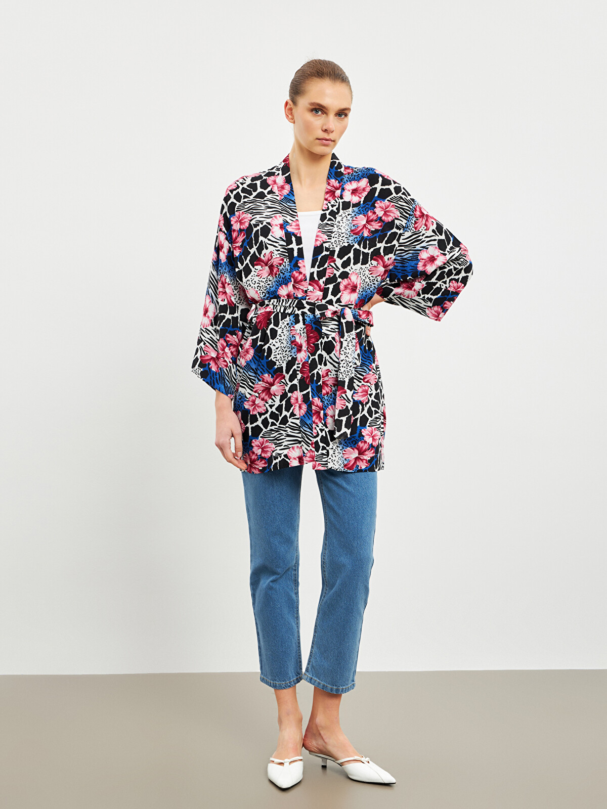 LCWAIKIKI Classic Shawl Collar Floral Oversize Women's Kimono