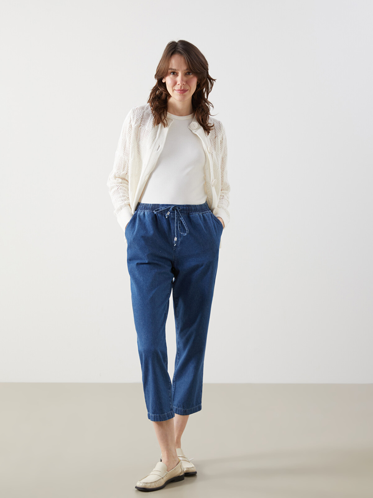 LCWAIKIKI Classic Mavi Beli Lastikli Carrot Fit Kadın Jean