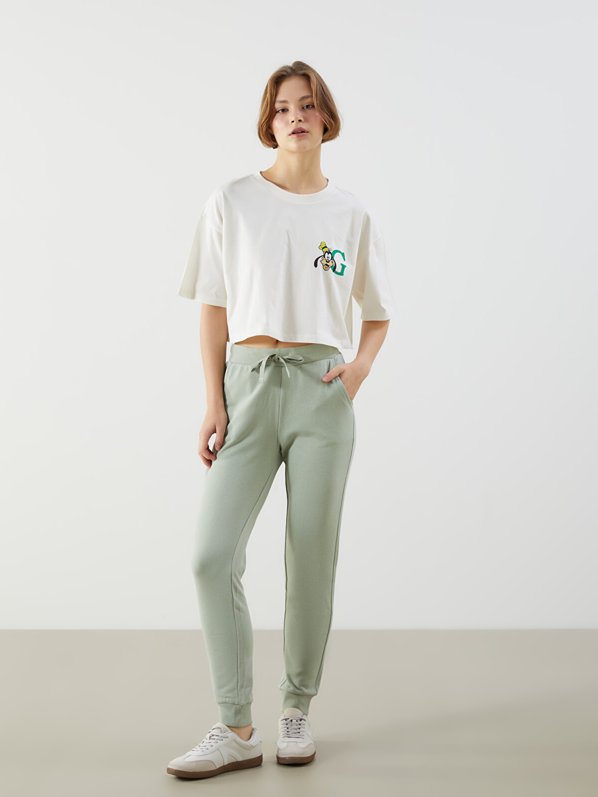 LCWAIKIKI Classic Goofy Printed Crew Neck Crop Top - S5KO41Z8-FEW
