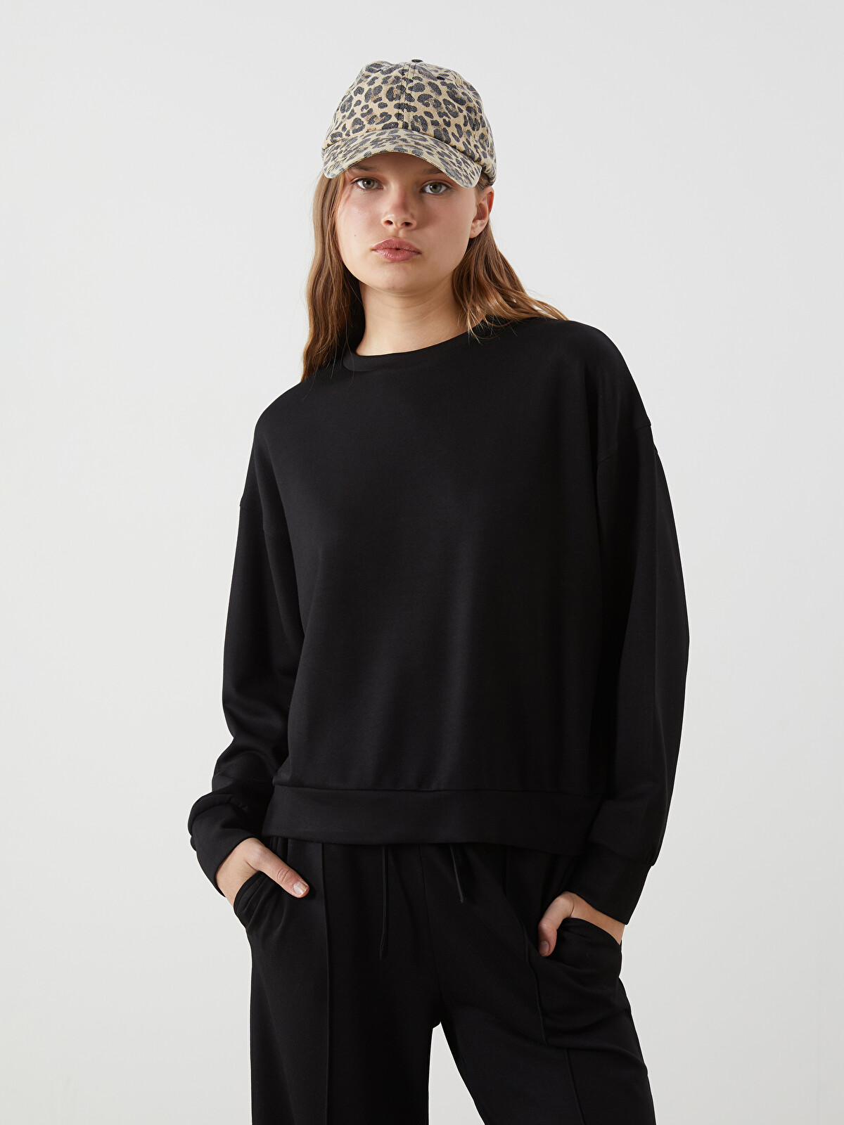 XSIDE Siyah Bisiklet Yaka Oversize Kadın Sweatshirt - S5KS76Z8-CVL