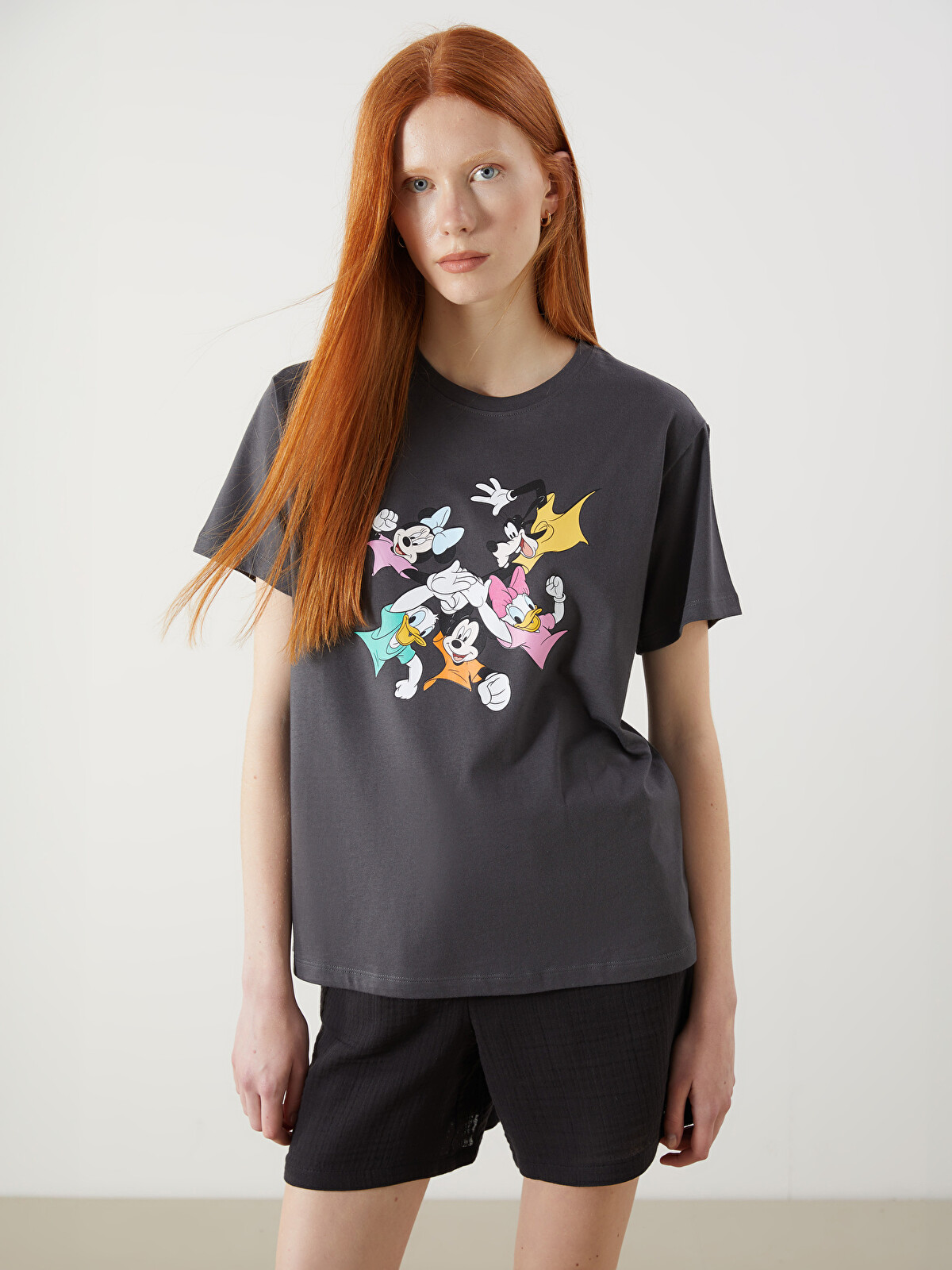 LCWAIKIKI Classic Crew Neck Mickey and Friends Licensed Oversize