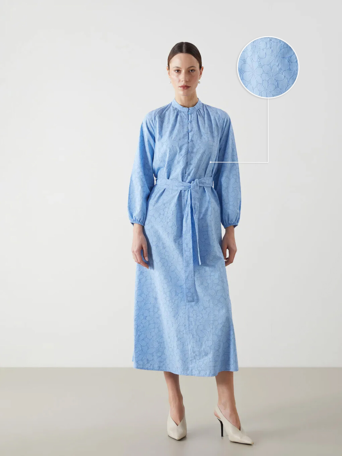 LCW Modest Mavi Poplin Çiçekli Loose & Bol Hakim Yaka Midi Elbise