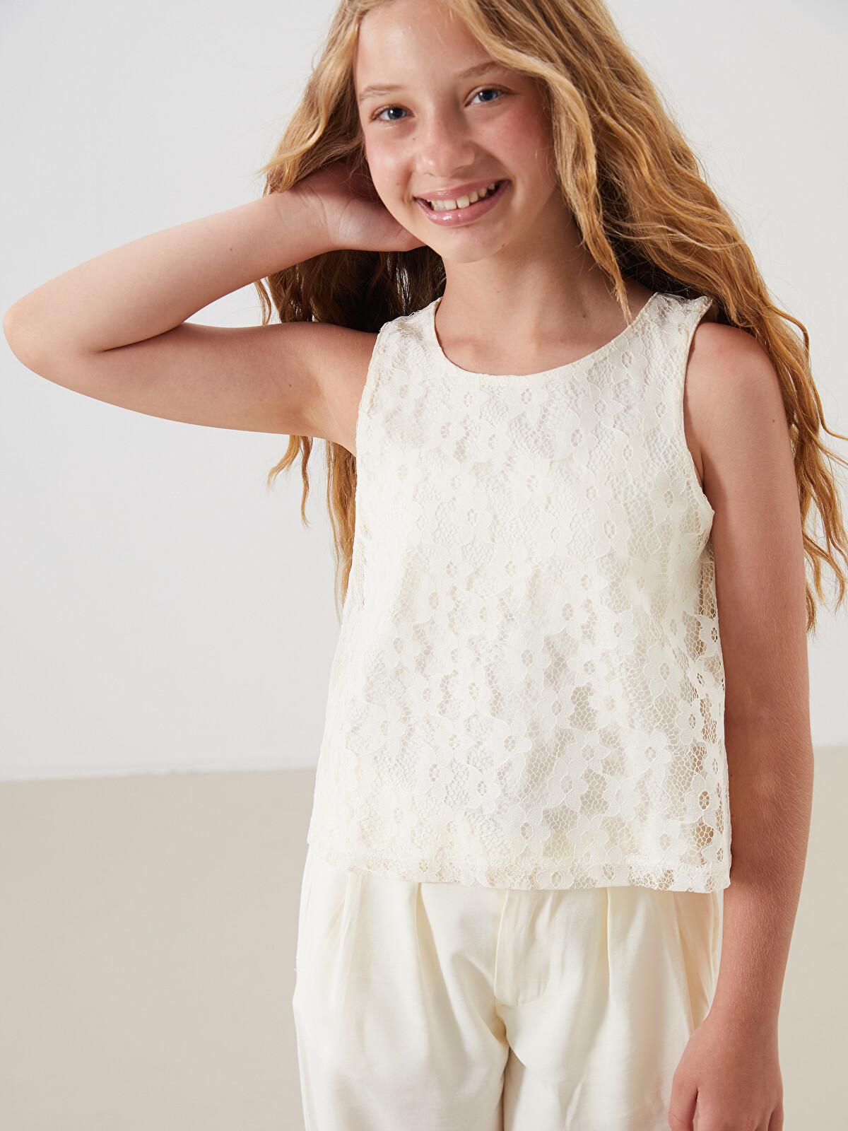 LCW Kids Sarı Bisiklet Yaka Dantel Detaylı Kız Çocuk Bluz