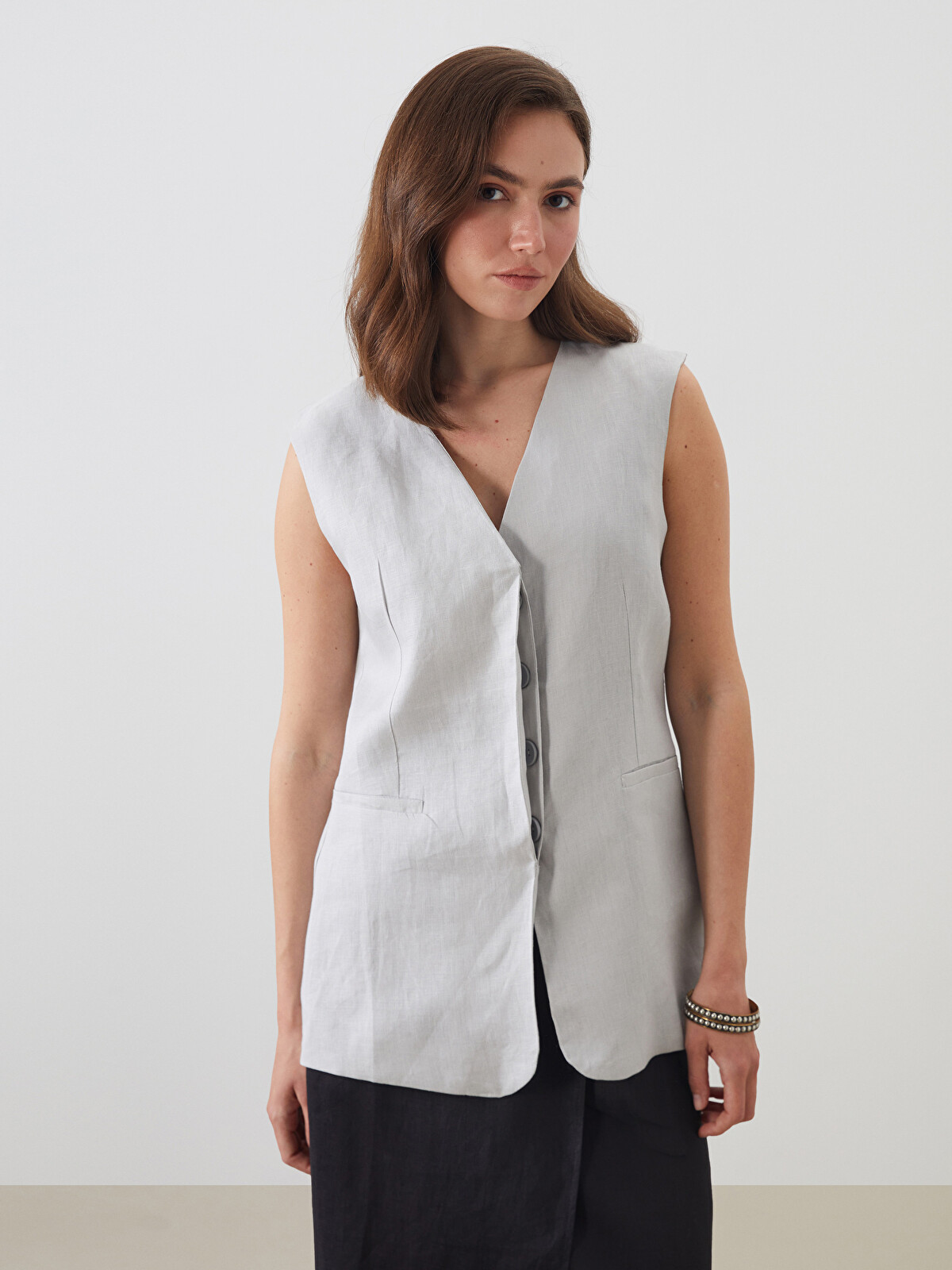 LCWAIKIKI Classic Gilet Classique Femme 100 % Lin à Encolure en V