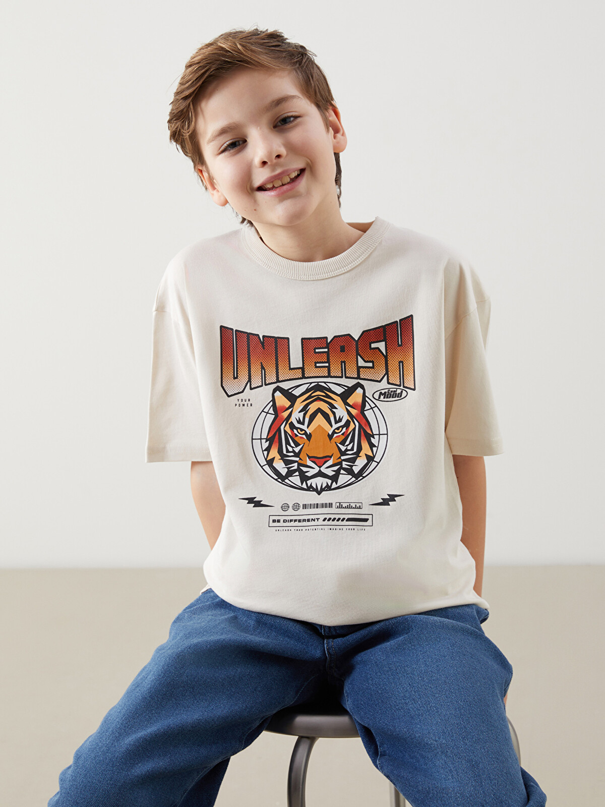 LCW Kids Bisiklet Yaka Kaplan Baskılı Erkek Çocuk Tişört