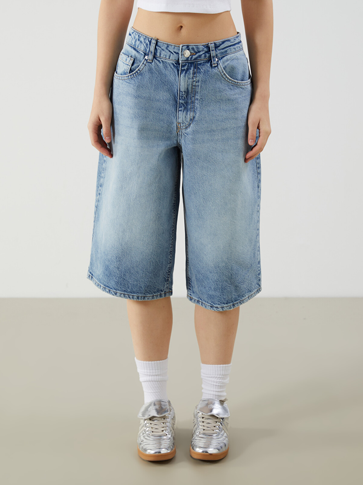 XSIDE Bermuda Fit Women's Jean Shorts - S5O789Z8-S1D | LC Waikiki