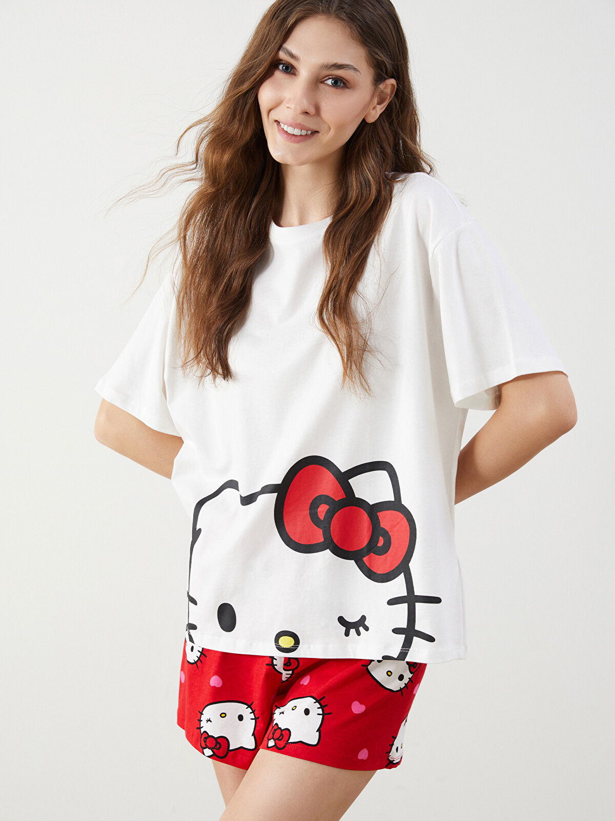 LCW Young Crew Neck Hello Kitty Printed Women's Short Pyjama Set