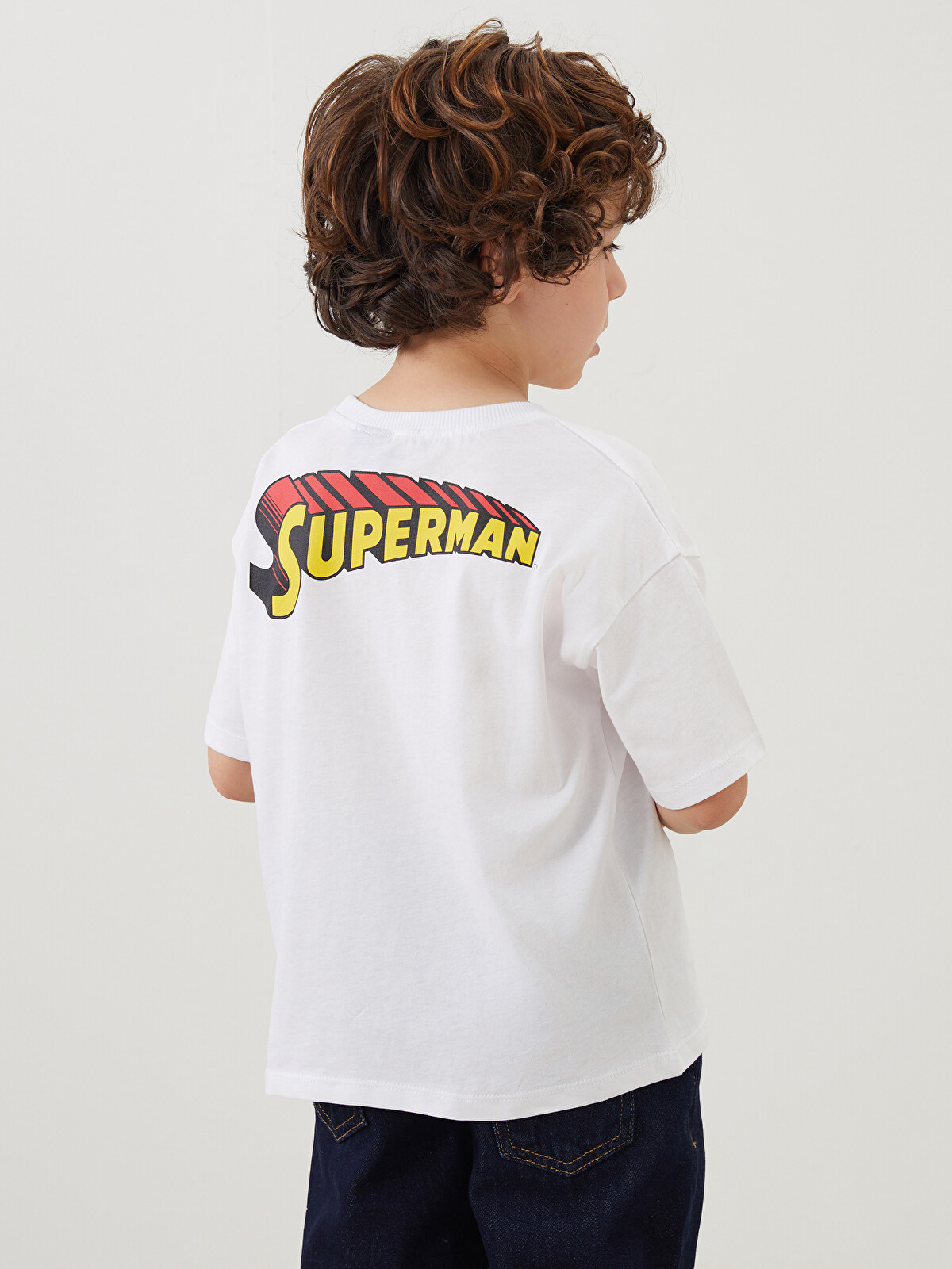 LCW Kids Beyaz Superman Baskılı Erkek Çocuk Tişört - S5QF38Z1-Q6K