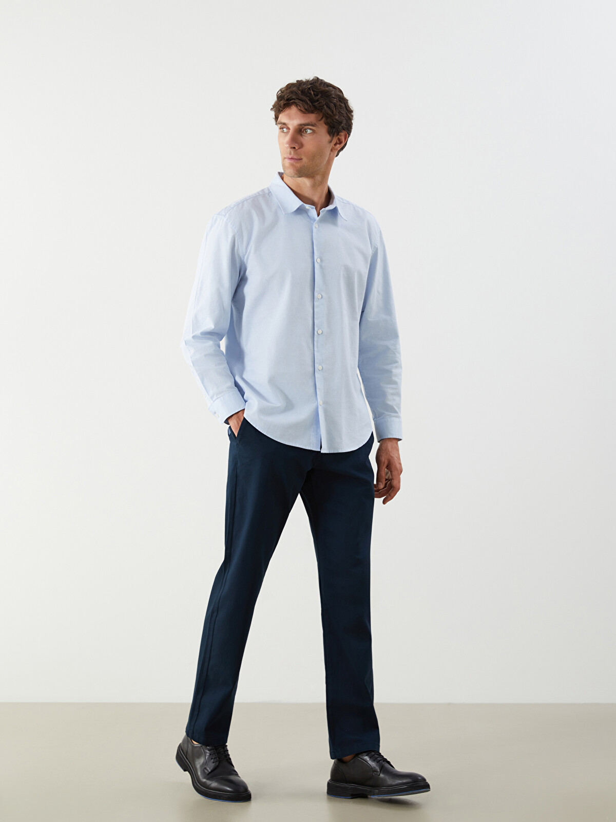 LCWAIKIKI Classic Lacivert Standart Kalıp Gabardin Erkek Chino