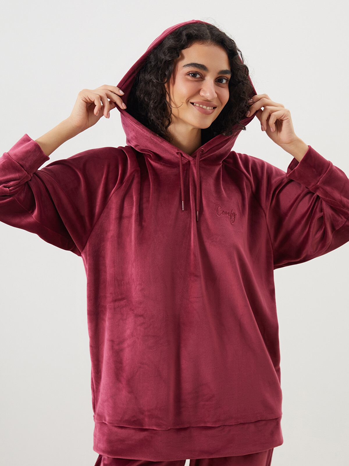 LCW DREAM Hooded Velvet Women's Pyjama Top - W51591Z8-HFC | LC Waikiki