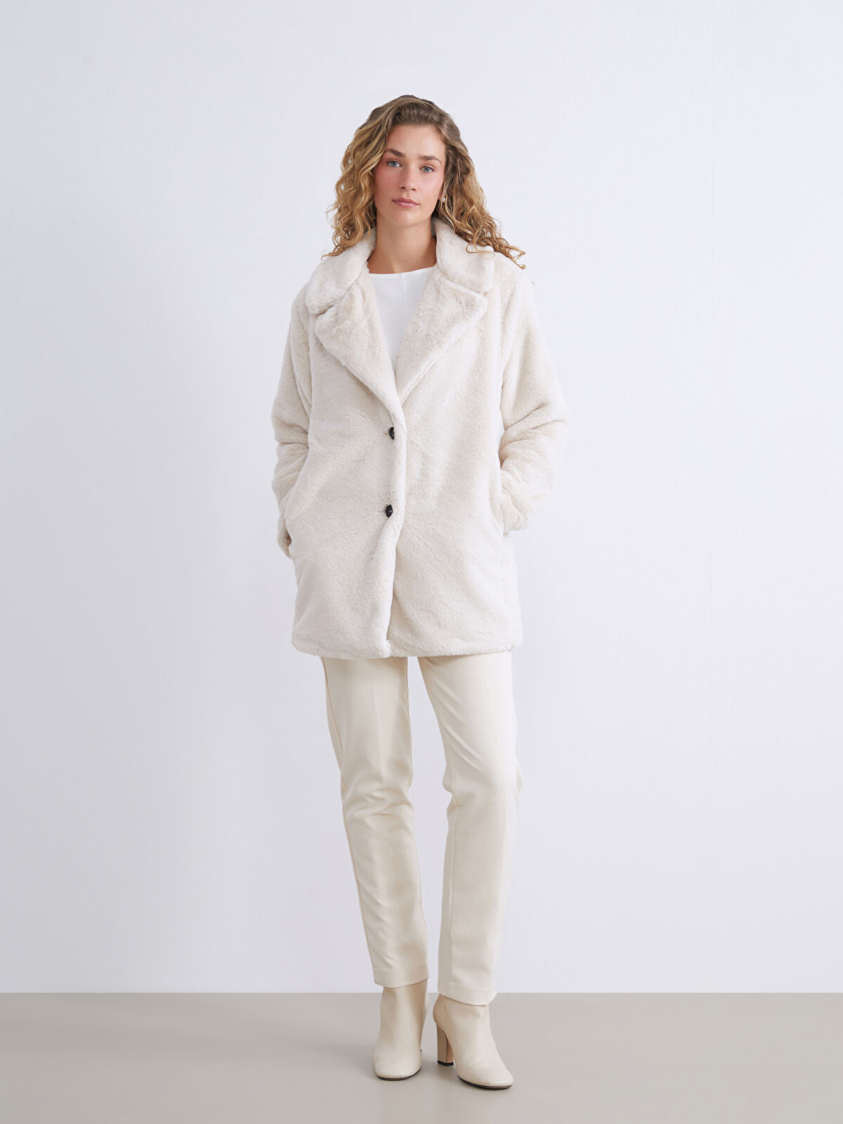 LCW Modest Jacket Neck Women's Fur Overcoat - W52579Z8-S36 - LC