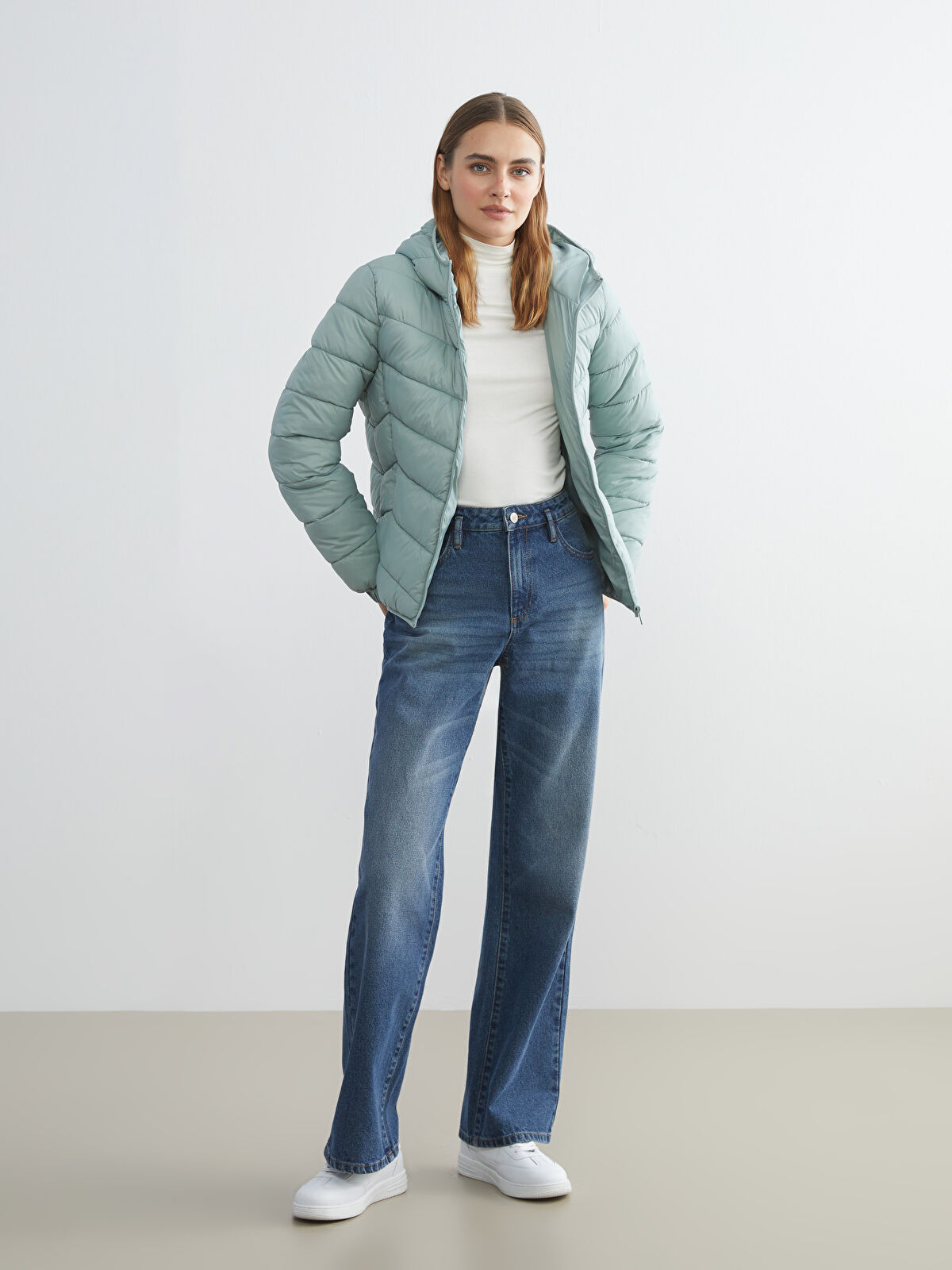 冬 LCW Vision Hooded Women's Puffer Coat -W52642Z8-Y3W - LC Waikiki