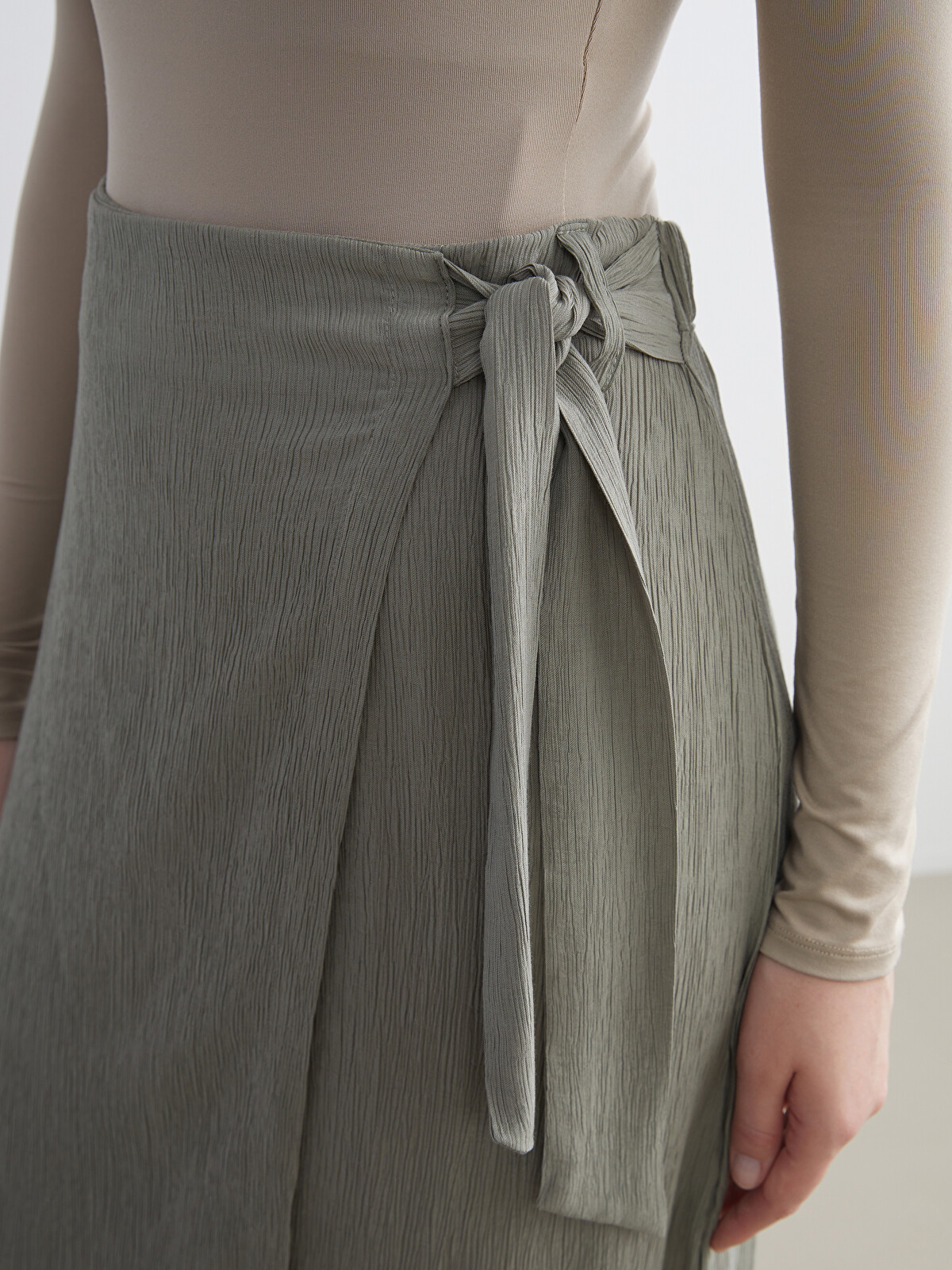 LCWAIKIKI Classic Elastic Waist Textured Skirt - W53735Z8-Z6Y | LC