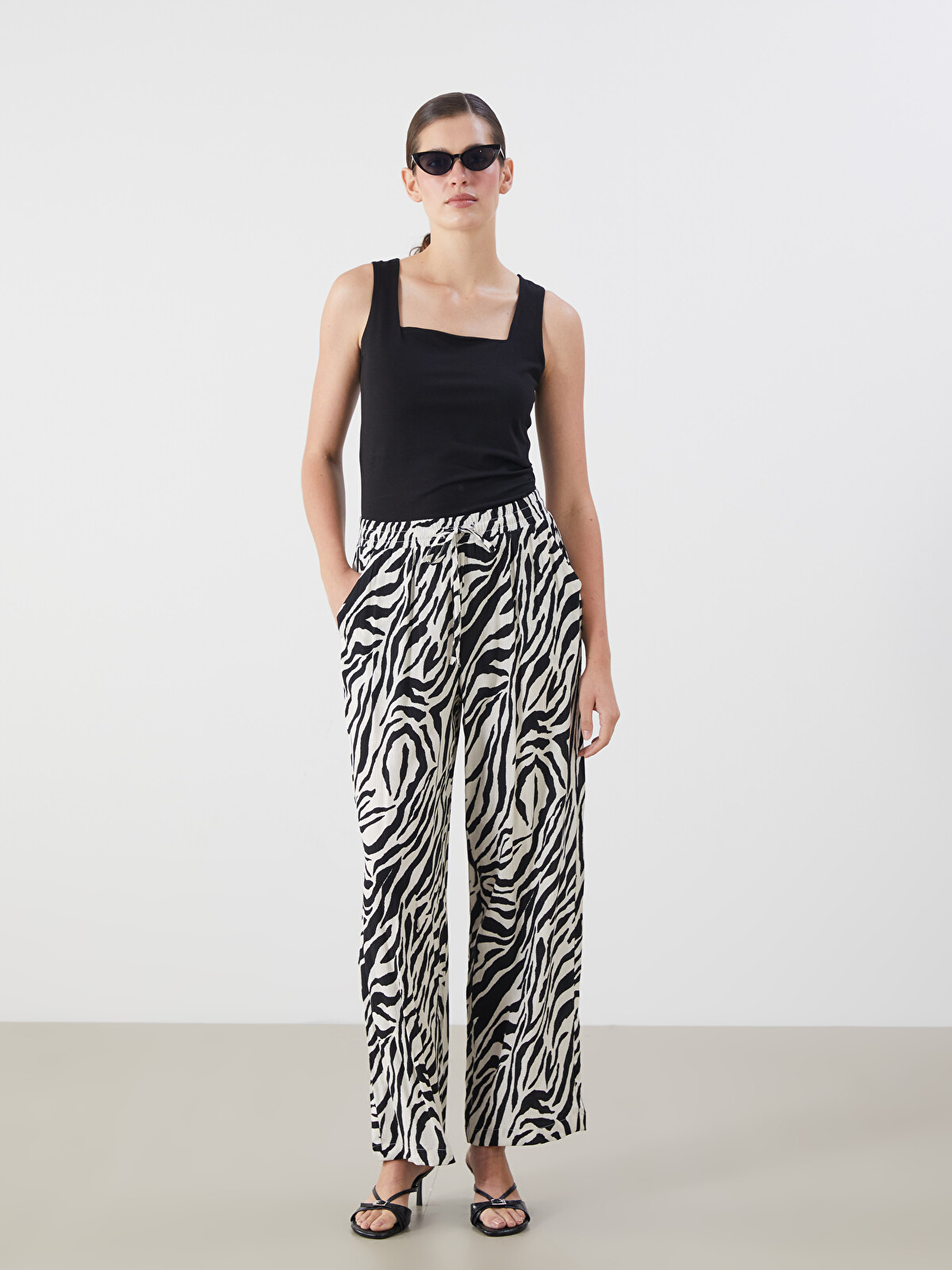 ラッキー LCWAIKIKI Classic Elastic Waist Zebra Patterned Women's Trousers