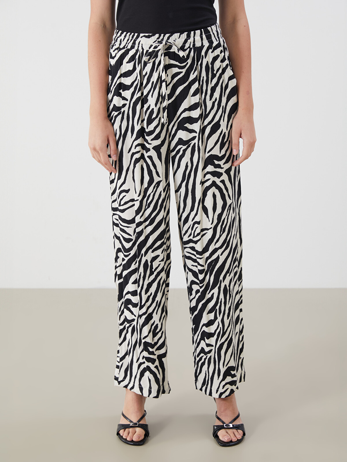 ＬＲＰＰわいわい LCWAIKIKI Classic Elastic Waist Zebra Patterned Women's Trousers