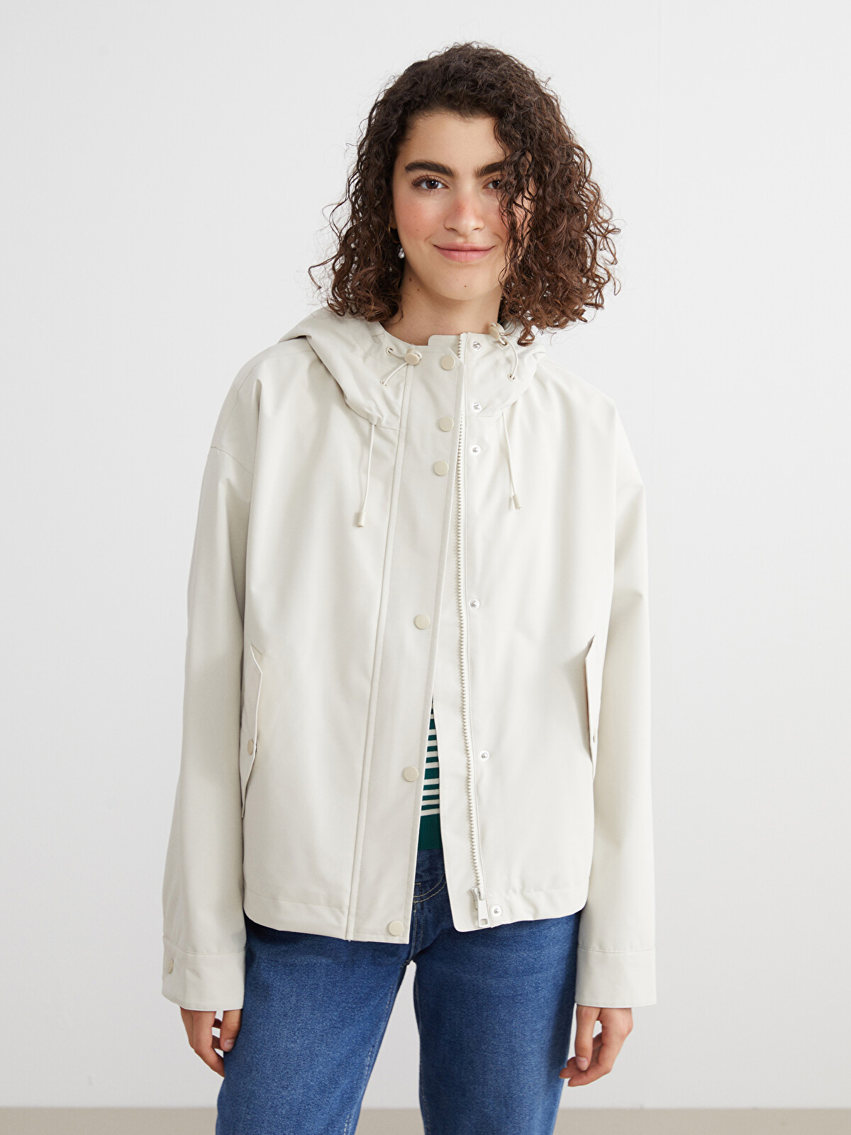 XSIDE Kapüşonlu Oversize Deri Görünümlü Kadın Yağmurluk - W55506Z8