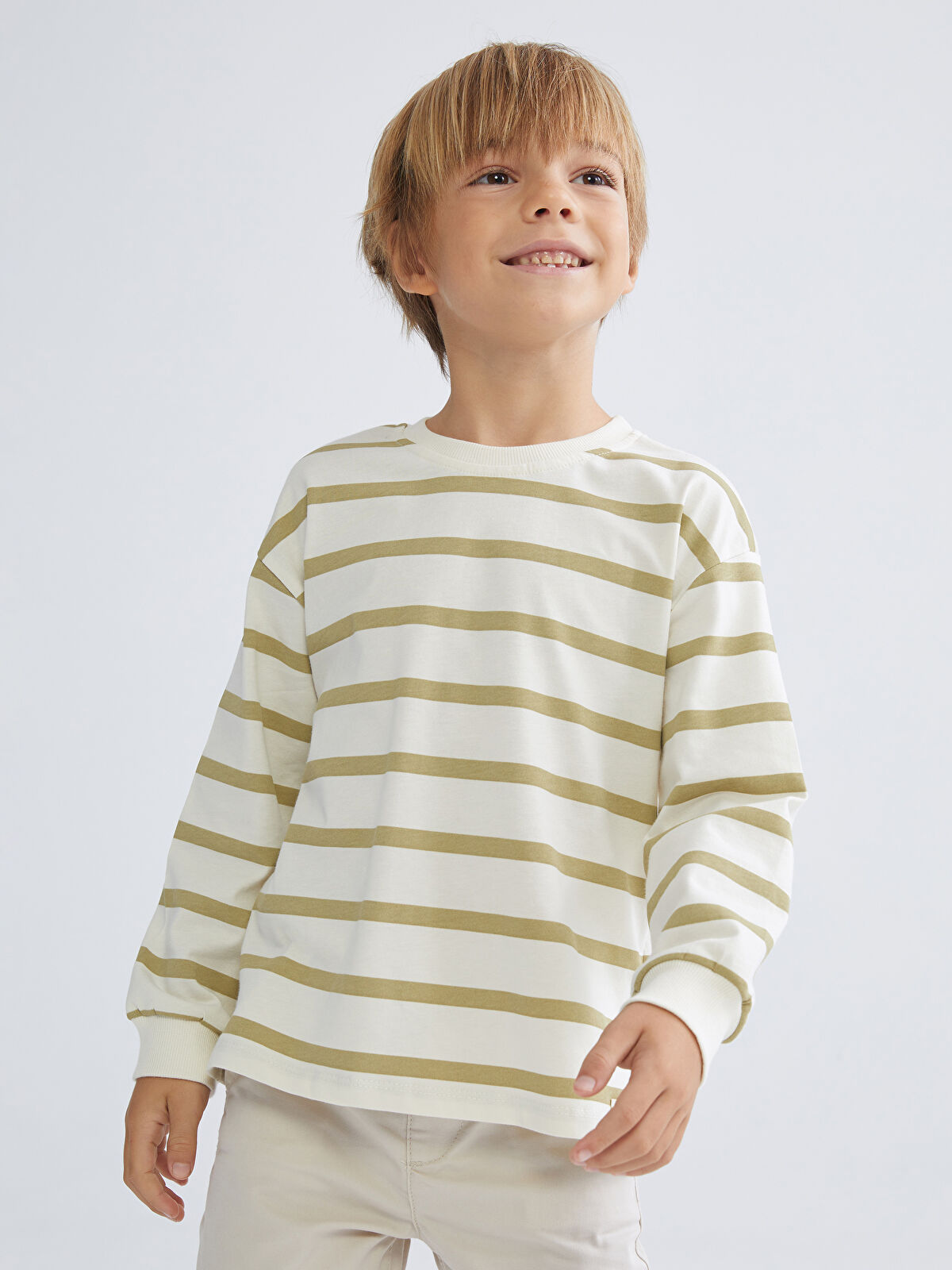 LCW Kids Bej Bisiklet Yaka Çizgili Erkek Çocuk Tişört - W56668Z1