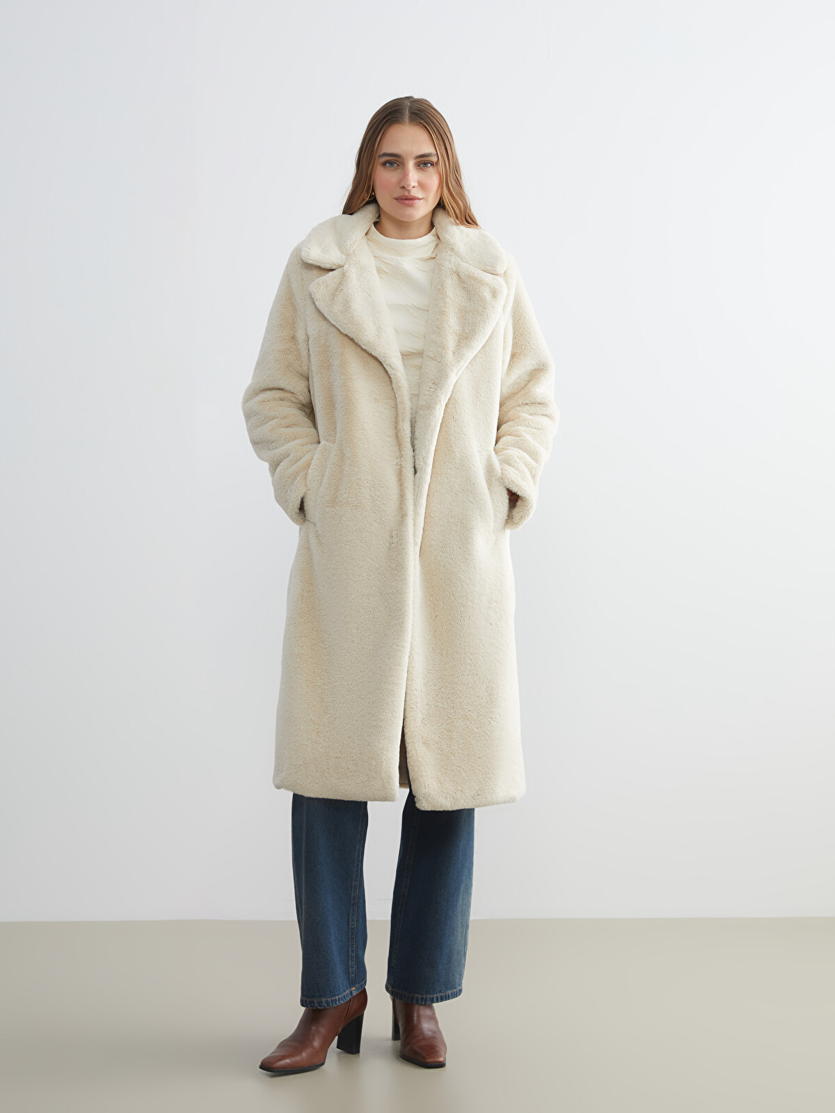 LCWAIKIKI Classic Jacket Neck Women's Fur Overcoat - W58755Z8-FF7