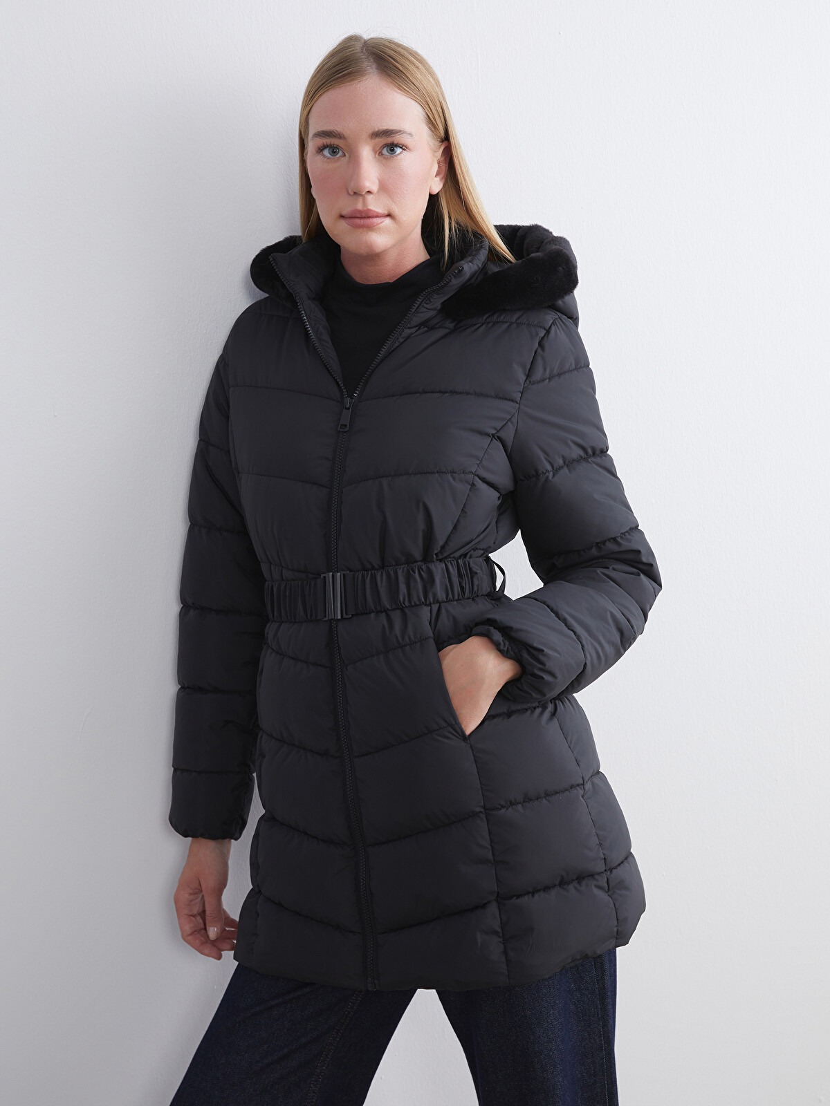 LCWAIKIKI Classic Fur Hooded Women's Puffer Coat - W5AG06Z8-CVL