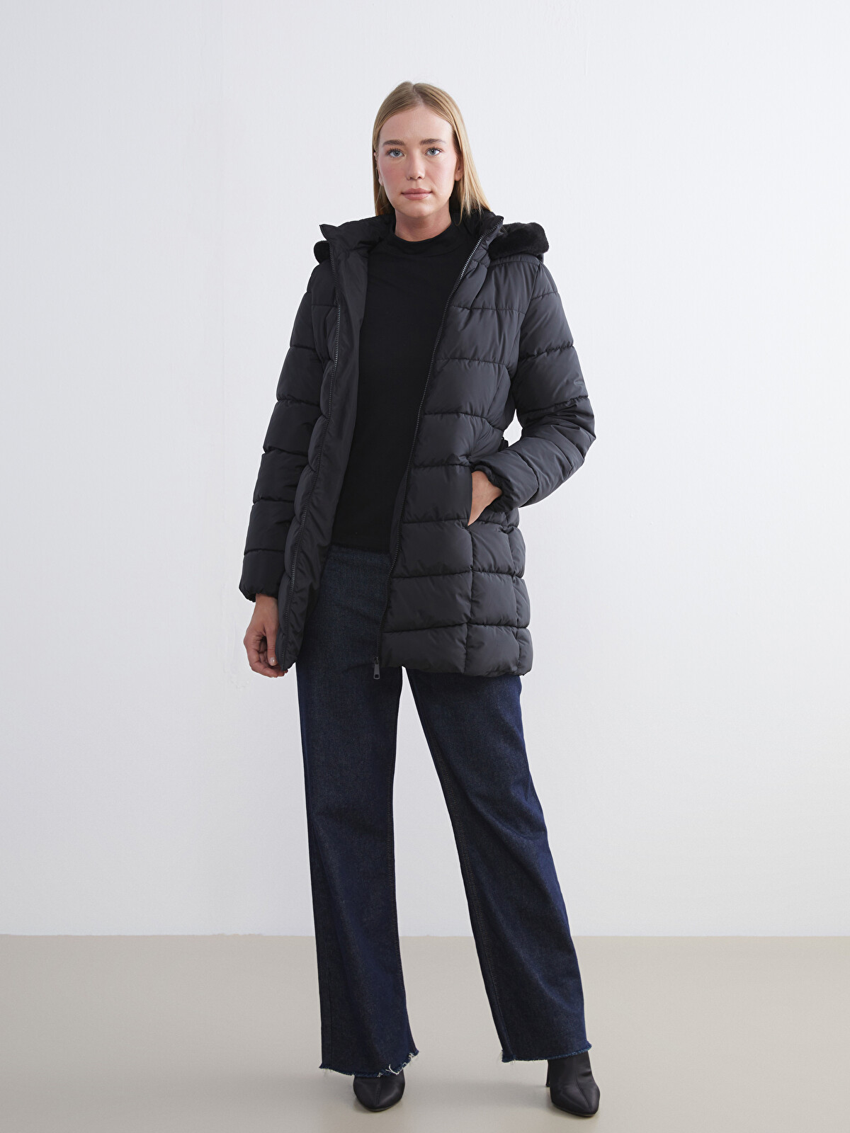 LCWAIKIKI Classic Fur Hooded Women's Puffer Coat - W5AG06Z8-CVL