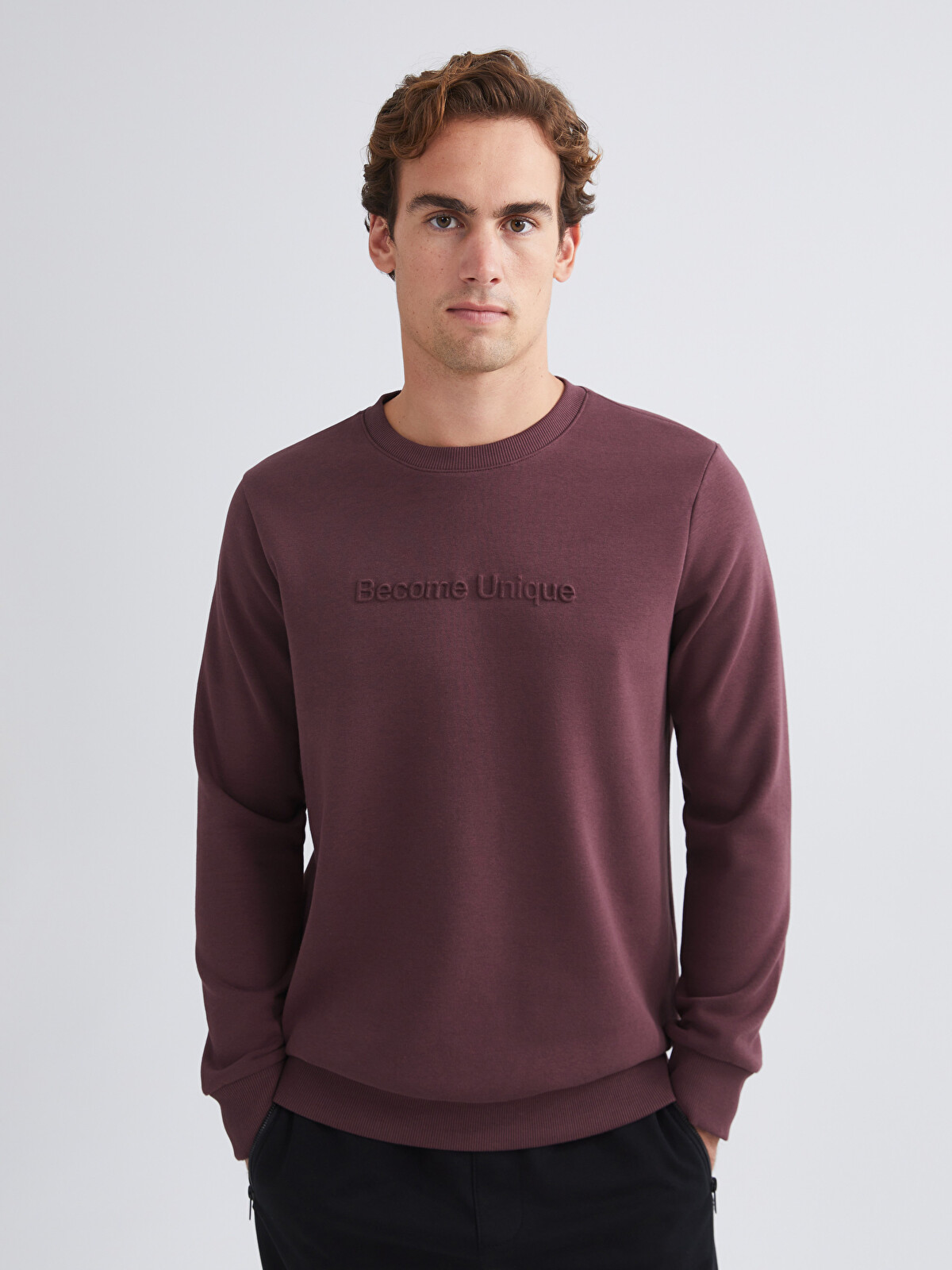 LCWAIKIKI Classic Mürdüm Bisiklet Yaka Baskılı Erkek Sweatshirt