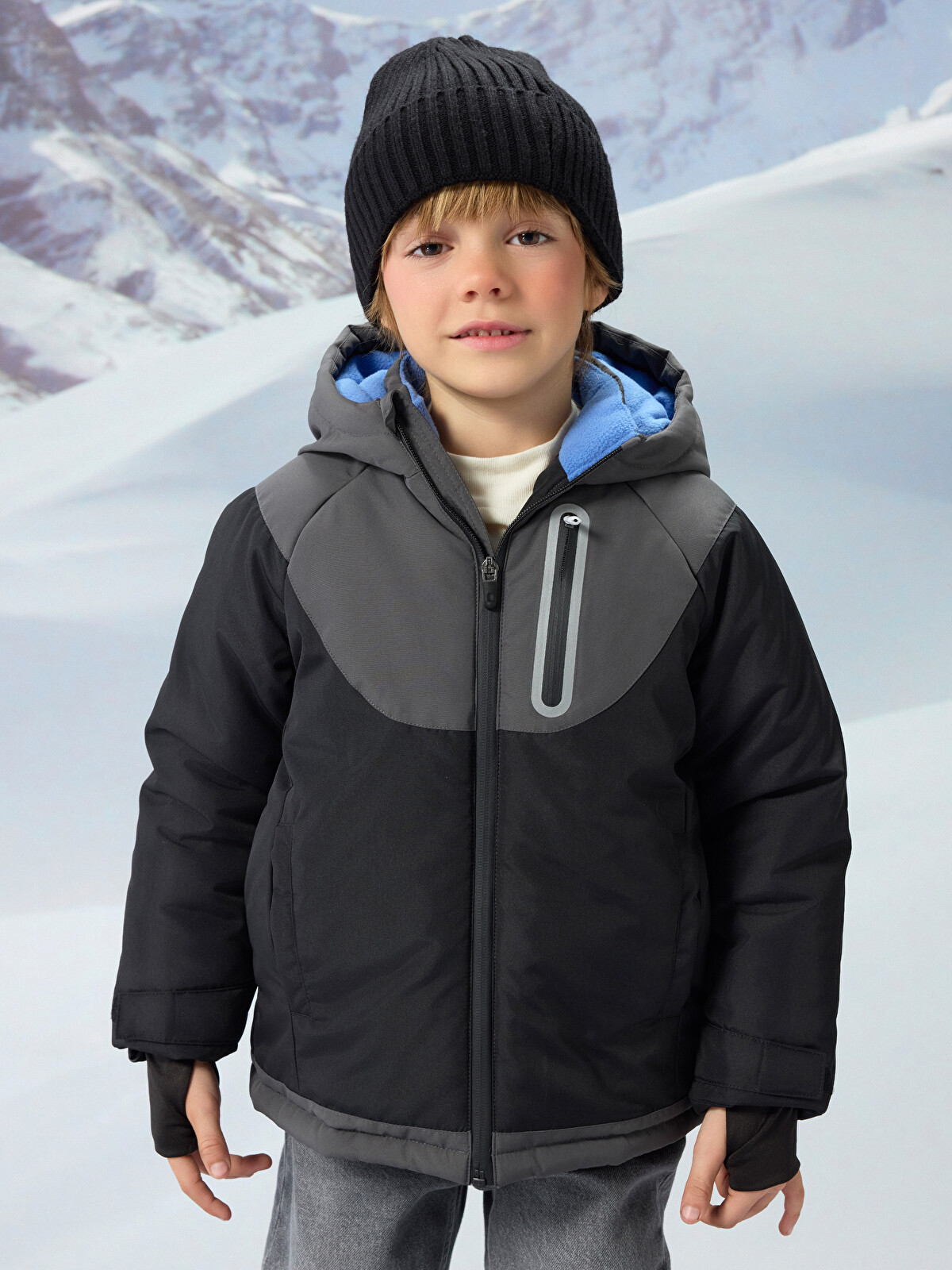 LCW Kids Siyah Kapüşonlu Renk Bloklu Erkek Çocuk Kayak Montu