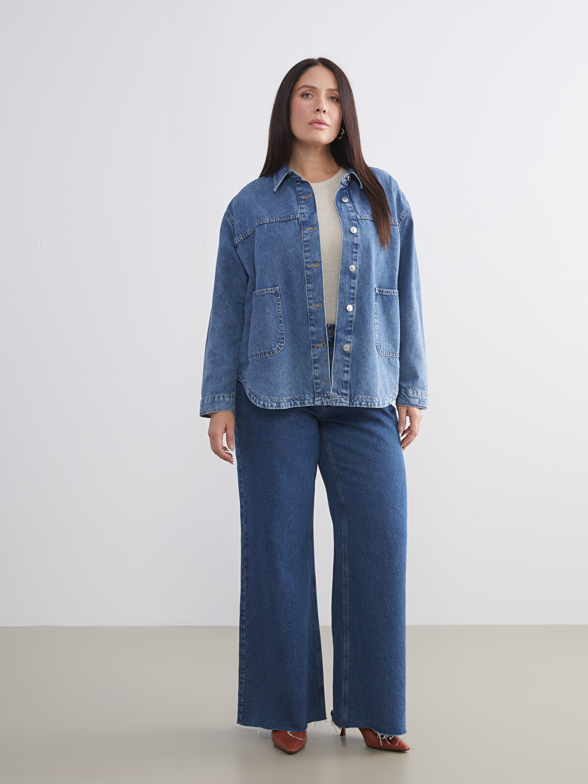 LCWAIKIKI Classic İndigo Gömlek Yaka Oversize Kadın Jean Ceket