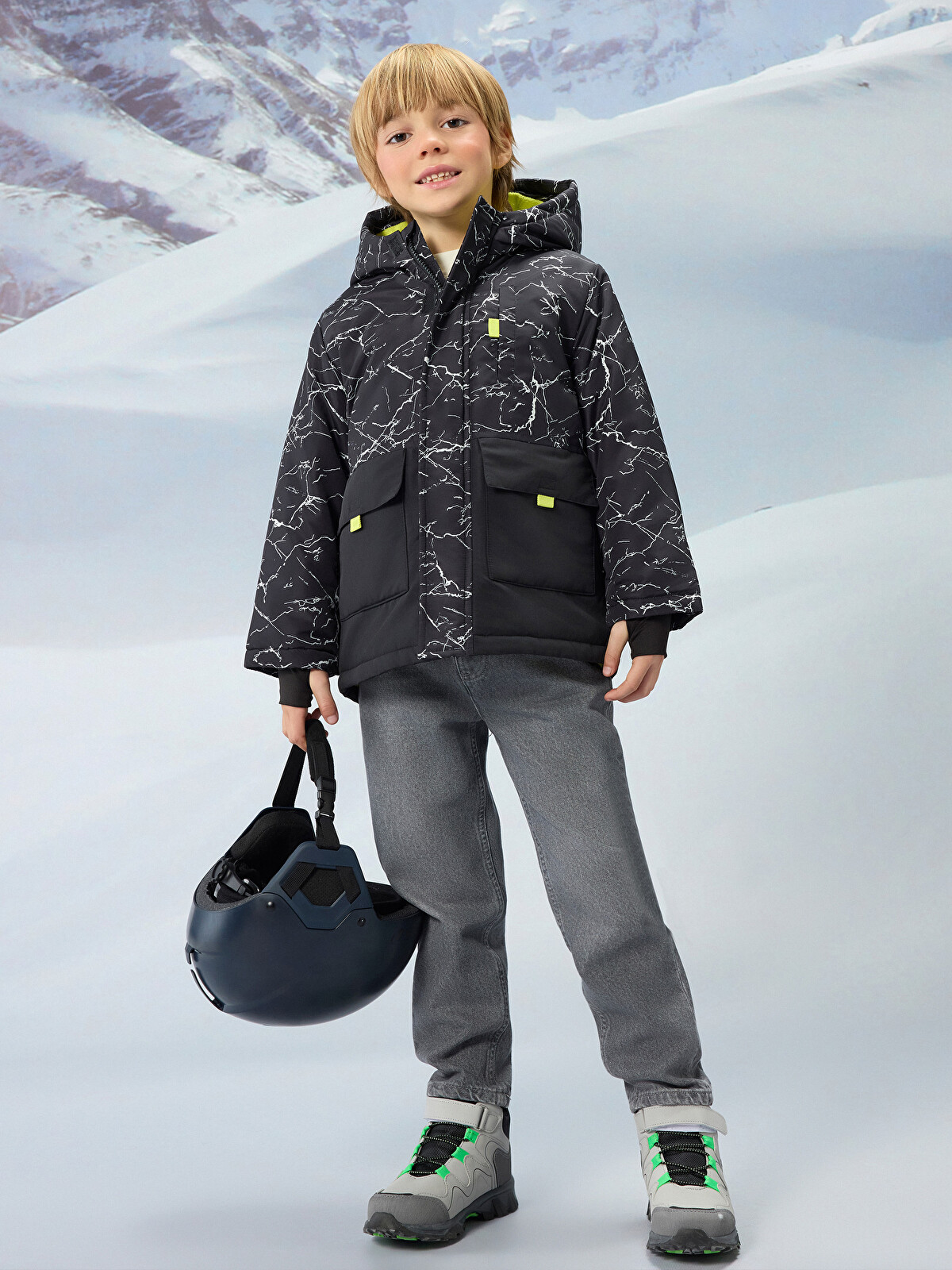 LCW Kids Siyah Kapüşonlu Erkek Çocuk Kayak Montu - W5FM41Z1-LQJ | LCW