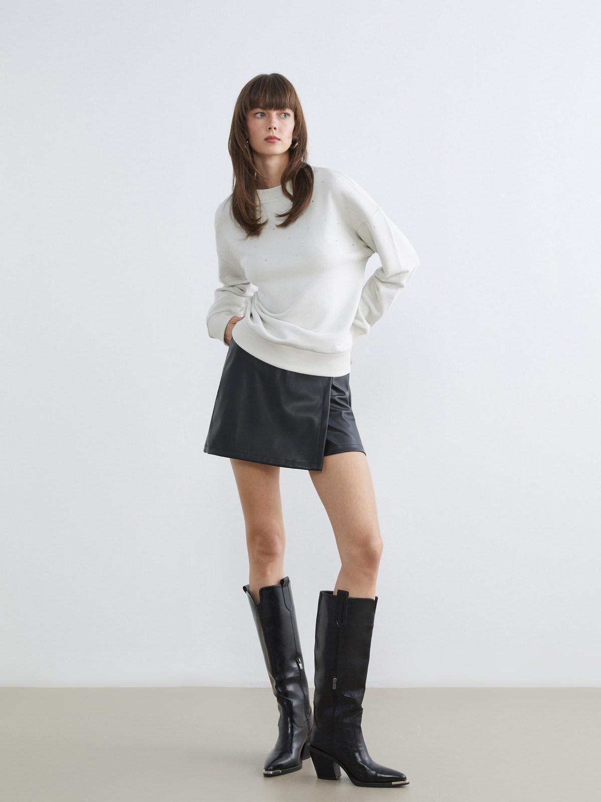 LCW Vision Bej Bisiklet Yaka Taşlı Oversize Kadın Sweatshirt