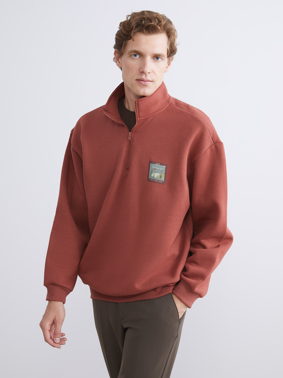 LCW ECO Kahverengi Fermuarlı Dik Yaka Uzun Kollu Erkek Sweatshirt
