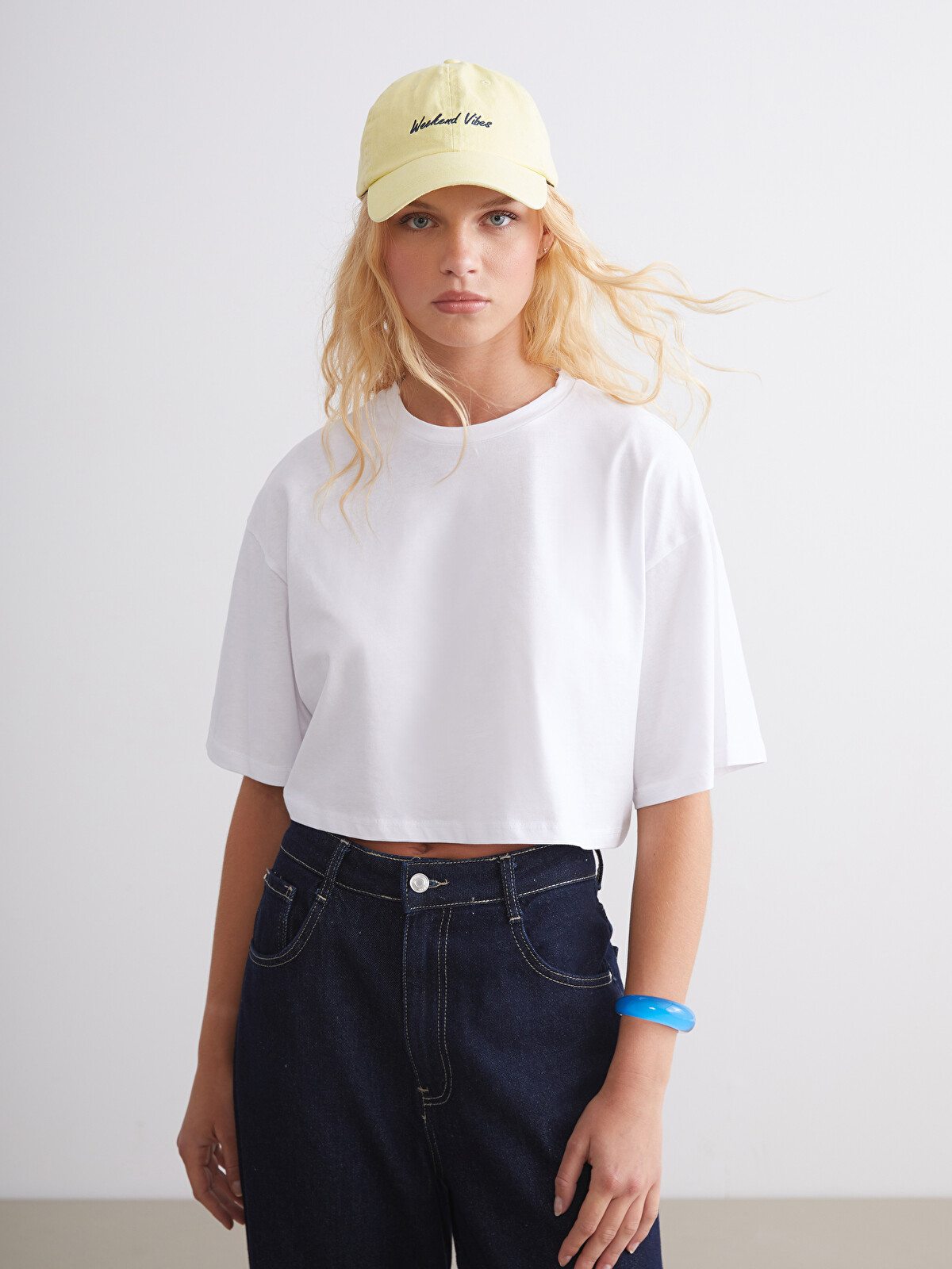LCW ECO Beyaz Bisiklet Yaka Oversize Crop Kadın Spor Tişört