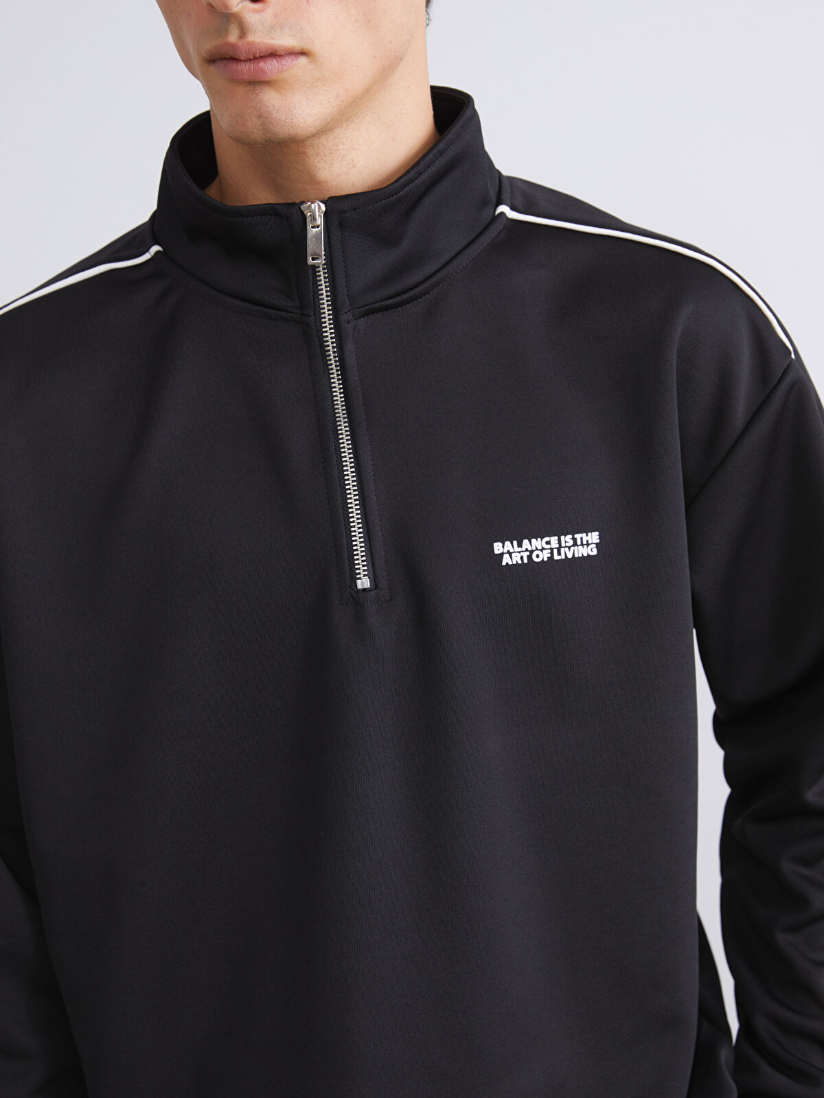 XSIDE Siyah Dik Yaka Baskılı Erkek Sweatshirt - W5HT58Z8-CVL | LCW