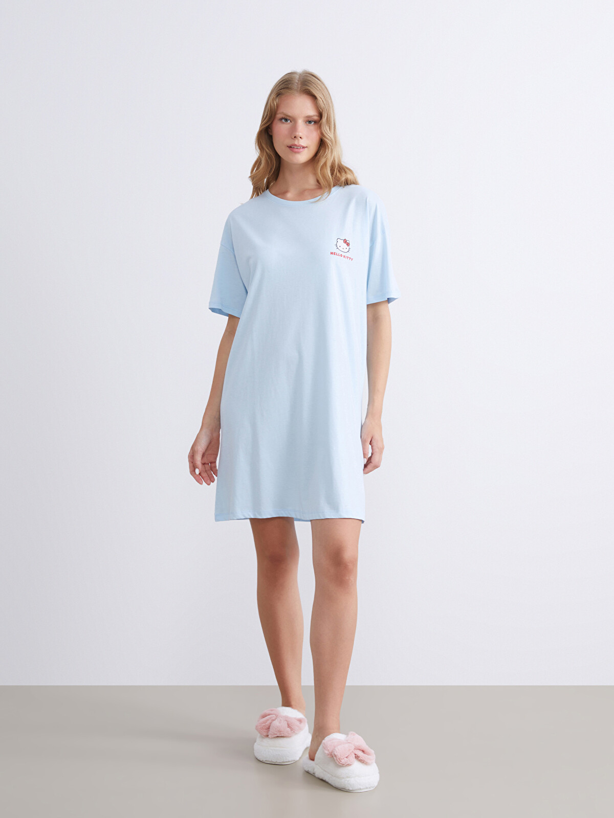 LCW Young Crew Neck Hello Kitty Printed Women's Nightdress
