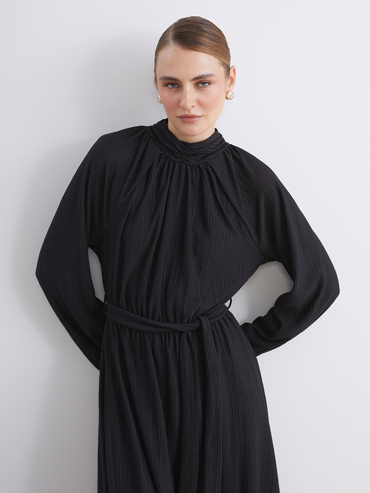 LCW Modest Siyah Krinkle Düz Loose & Bol Dik Yaka Uzun Elbise