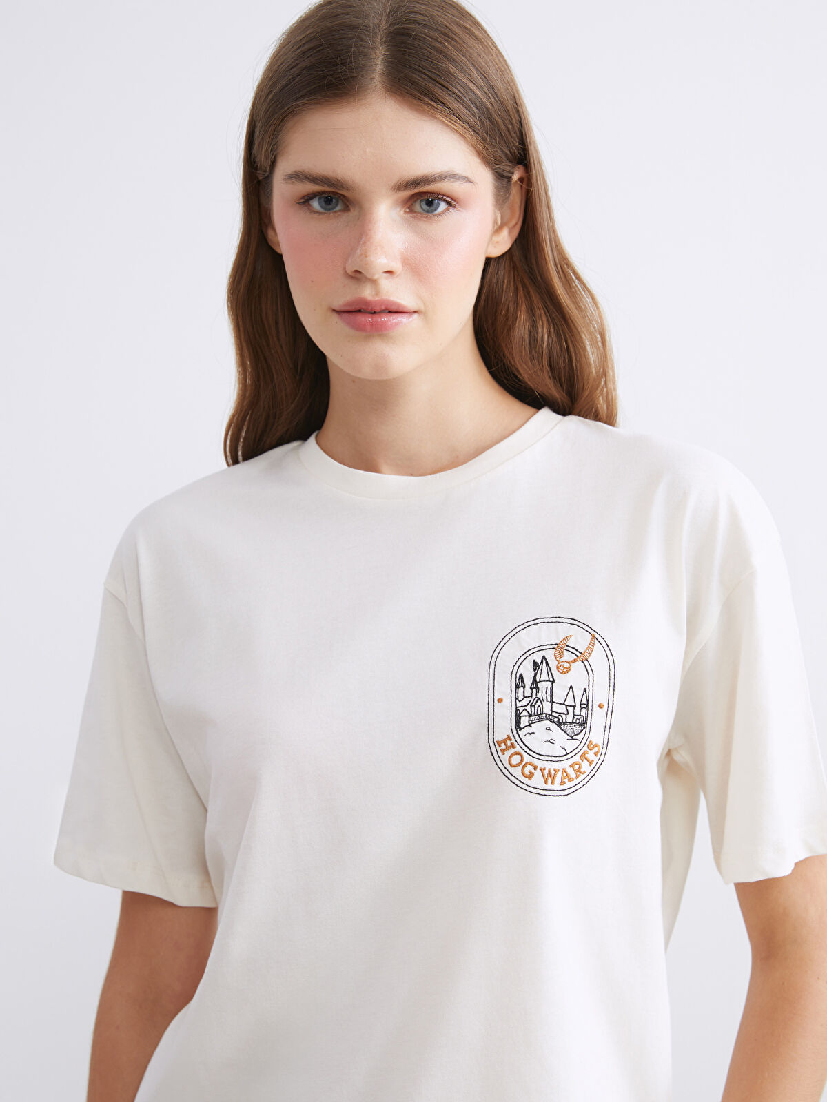 もこページ XSIDE Bej Bisiklet Yaka Harry Potter Baskılı Kadın Tişört