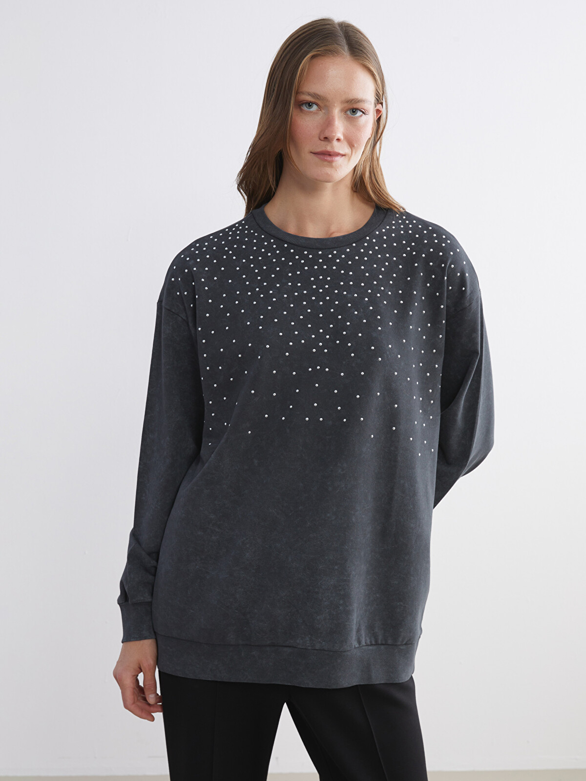 LCW Comfort Bisiklet Yaka Taşlı Kadın Sweatshirt - W5L233Z8-JX7