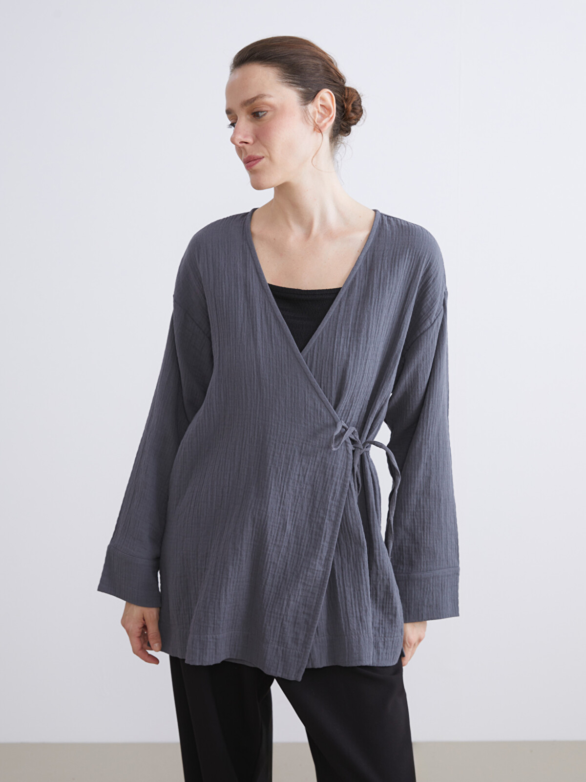 LCWAIKIKI Classic Gri Kruvaze Yaka Dokulu Kadın Kimono - W5L392Z8