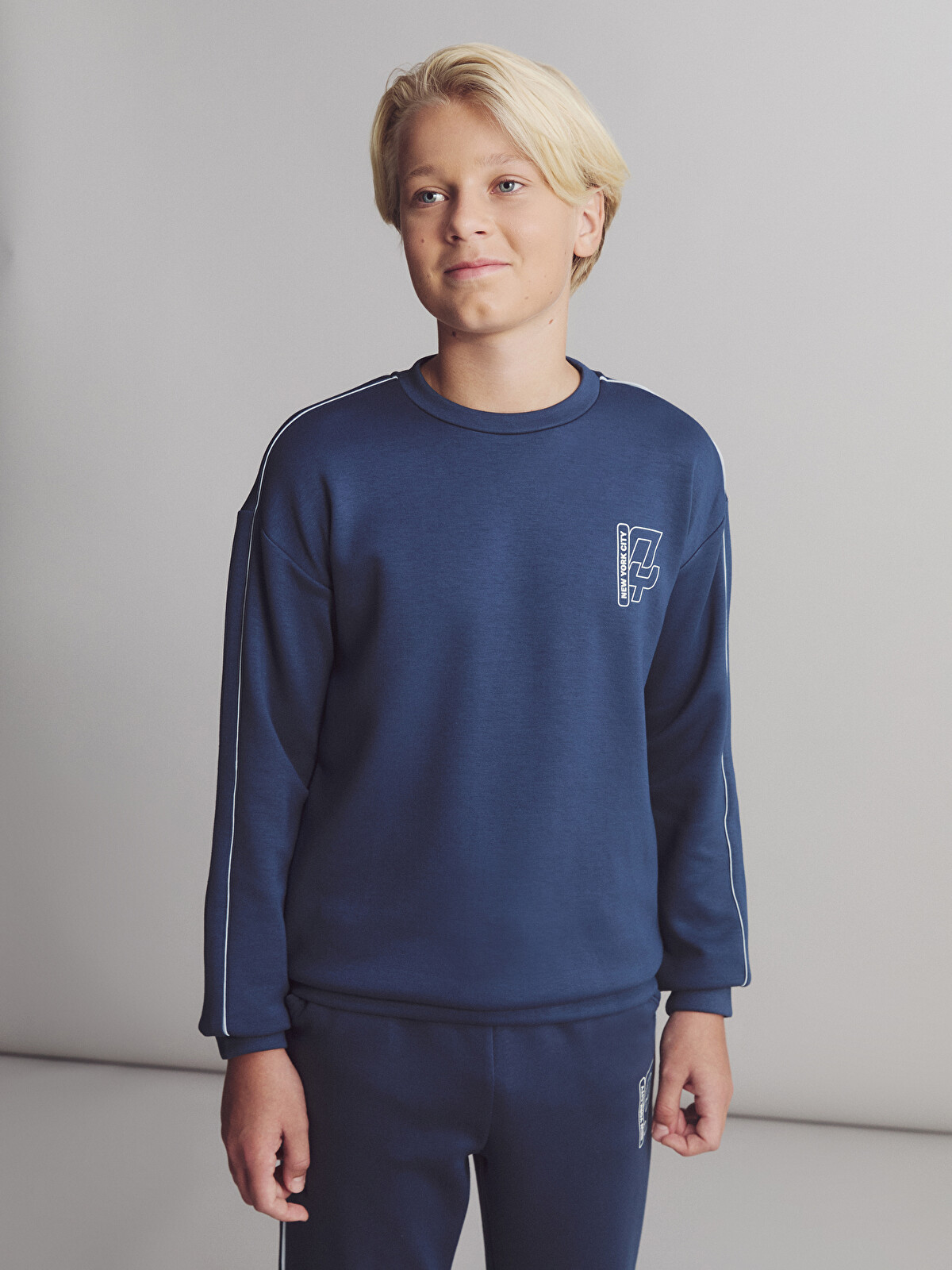LCW Kids Crew Neck Boys' Sweatshirt - W5LE72Z4-8WS | LC Waikiki