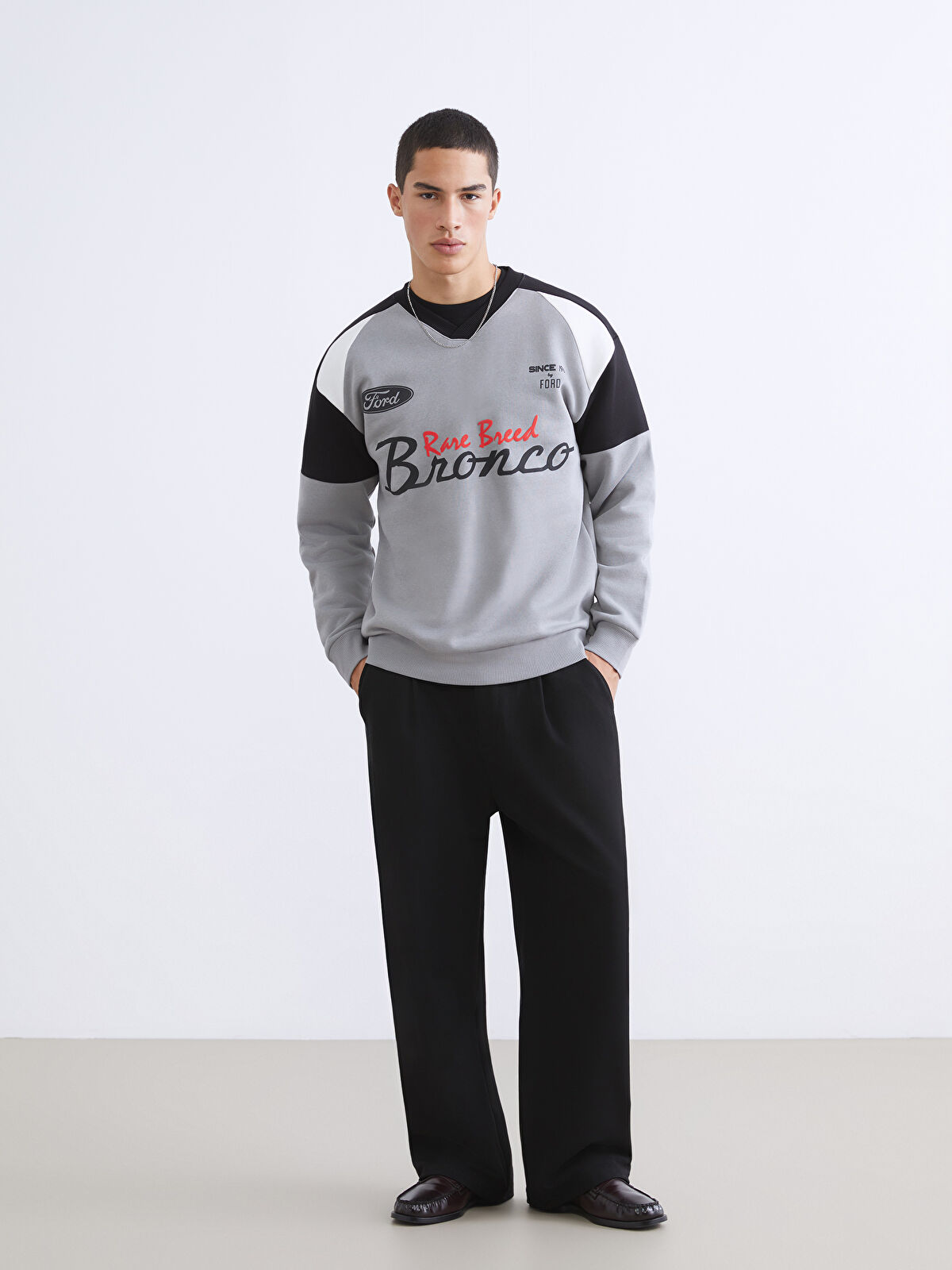 XSIDE V-Neck Ford Printed Men's Sweatshirt - W5LG57Z8-JNC - LC Waikiki