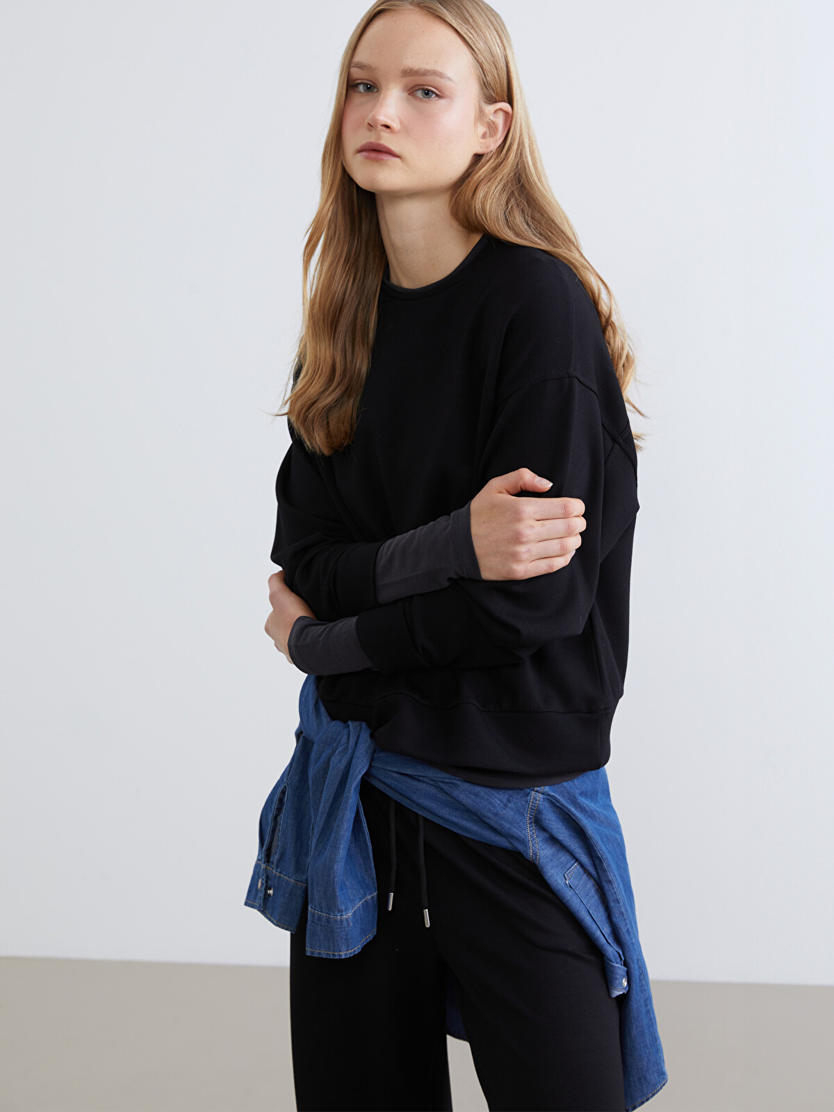 XSIDE Siyah Bisiklet Yaka Oversize Kadın Sweatshirt - W5LR07Z8-CVL
