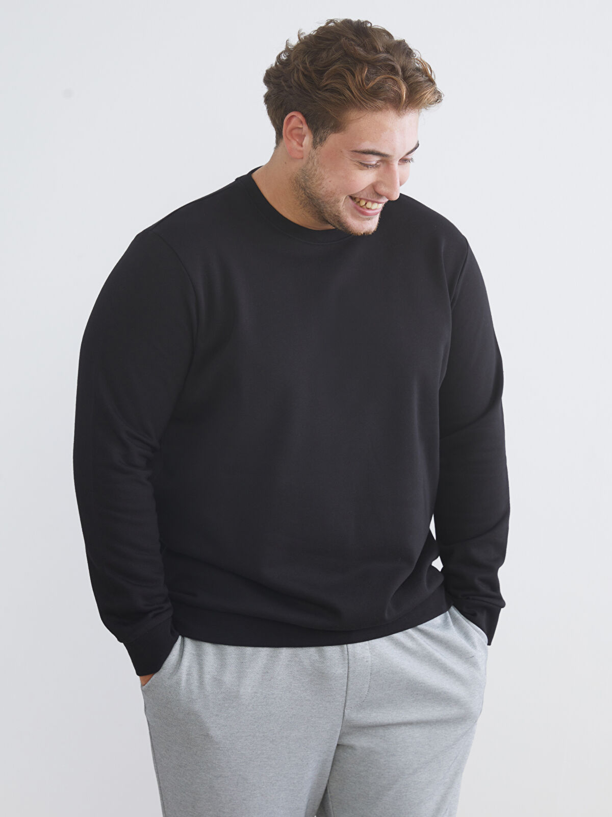 LCWAIKIKI Classic Siyah Büyük Beden Bisiklet Yaka Erkek Sweatshirt