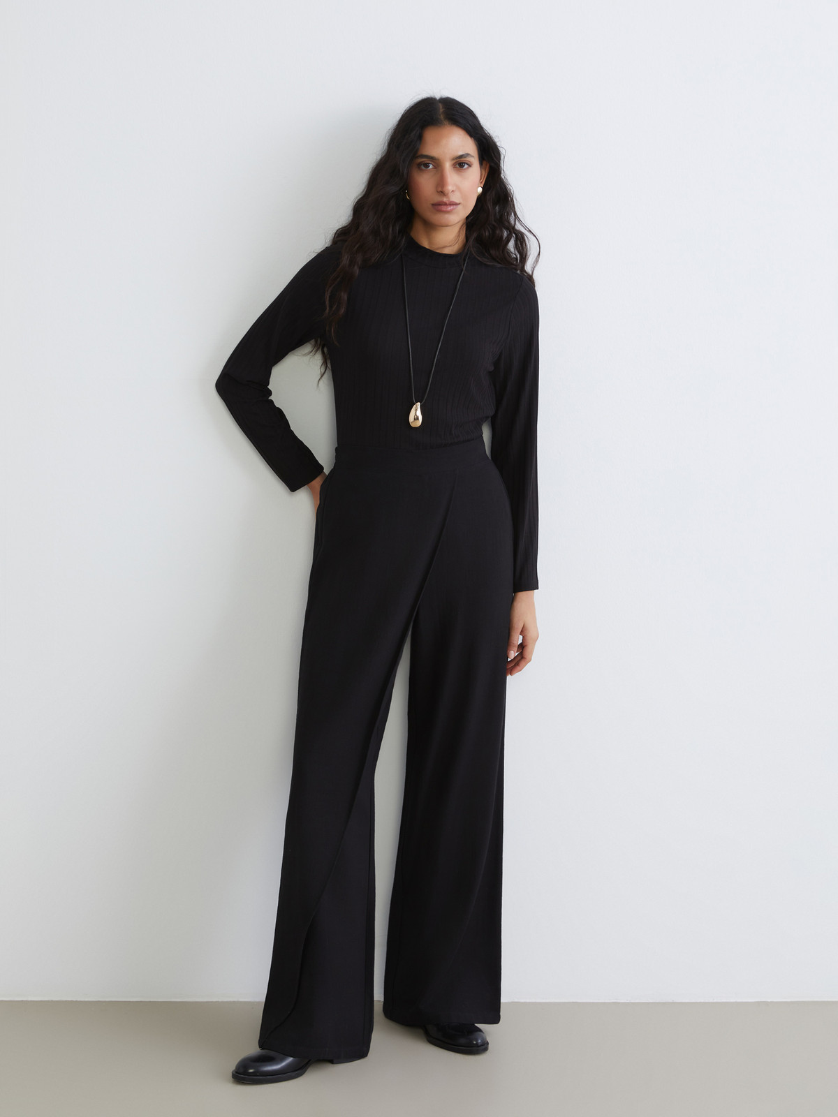 23AW Theory New Tailor セットアップ(40/32) 黒 LCW Modest Loose Fit Wide Leg Women's Trousers - W5MR23Z8-CVL | LC