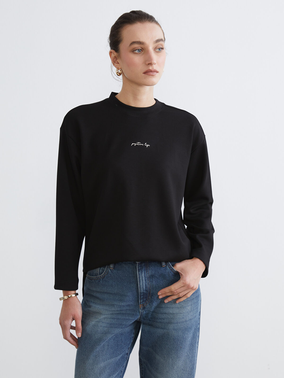 LCW Comfort Siyah Bisiklet Yaka Nakışlı Kadın Sweatshirt